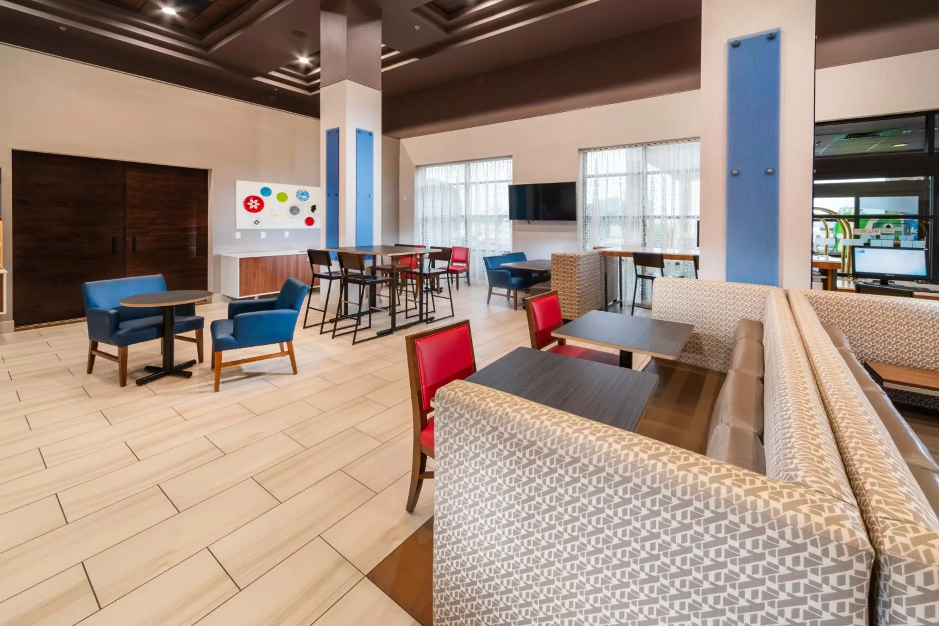 Breakfast, Lounge/Bar in Holiday Inn Express Hotel & Suites Pasco-TriCities, an IHG Hotel