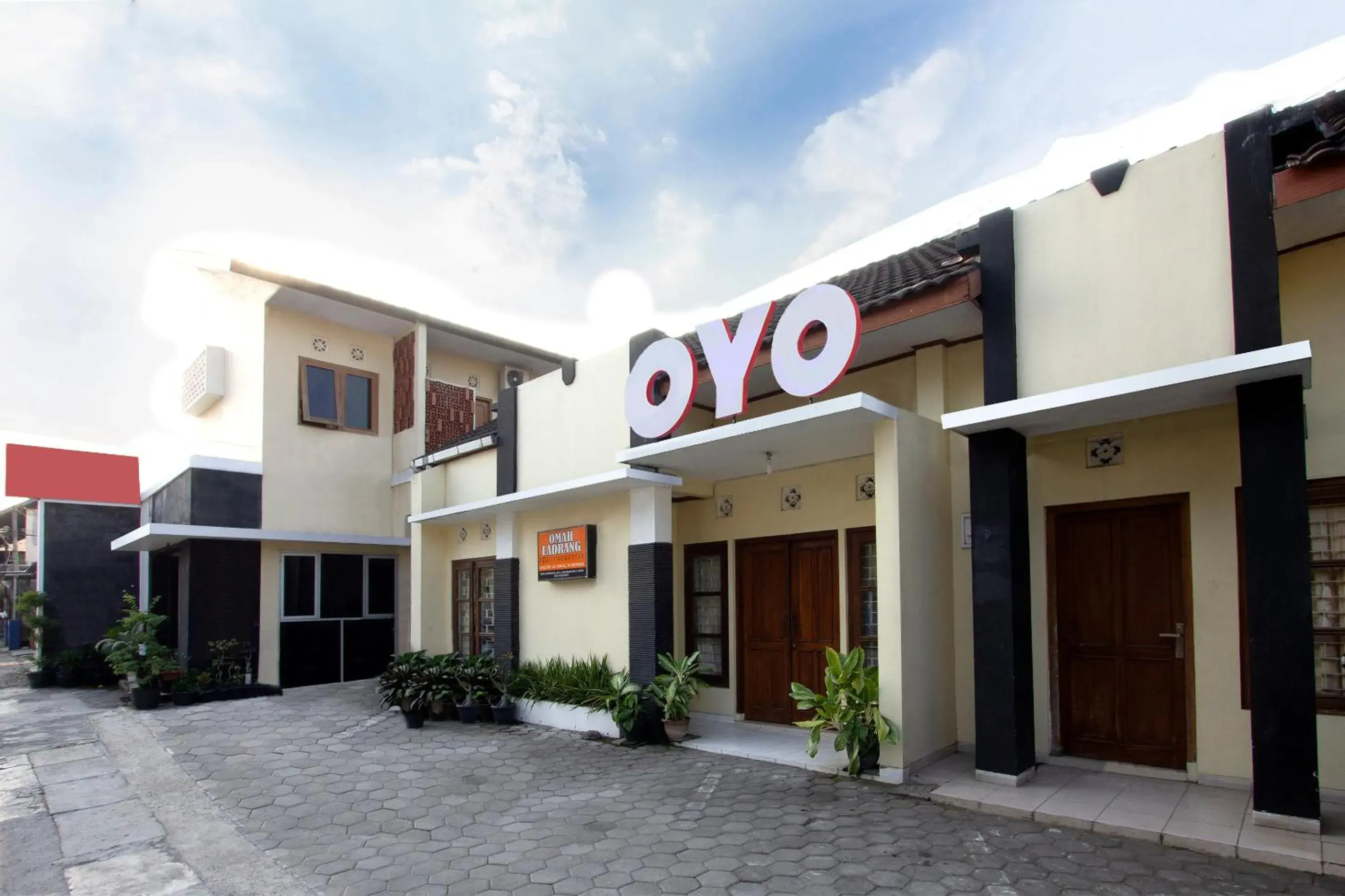 Facade/entrance, Property Building in SUPER OYO 1150 Omah Ladrang