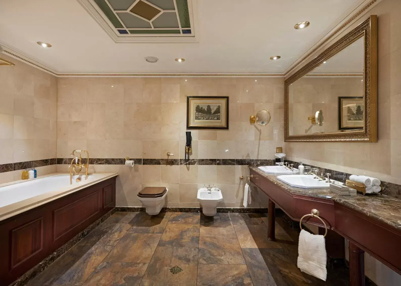 Suite in Hyatt Regency London - The Churchill