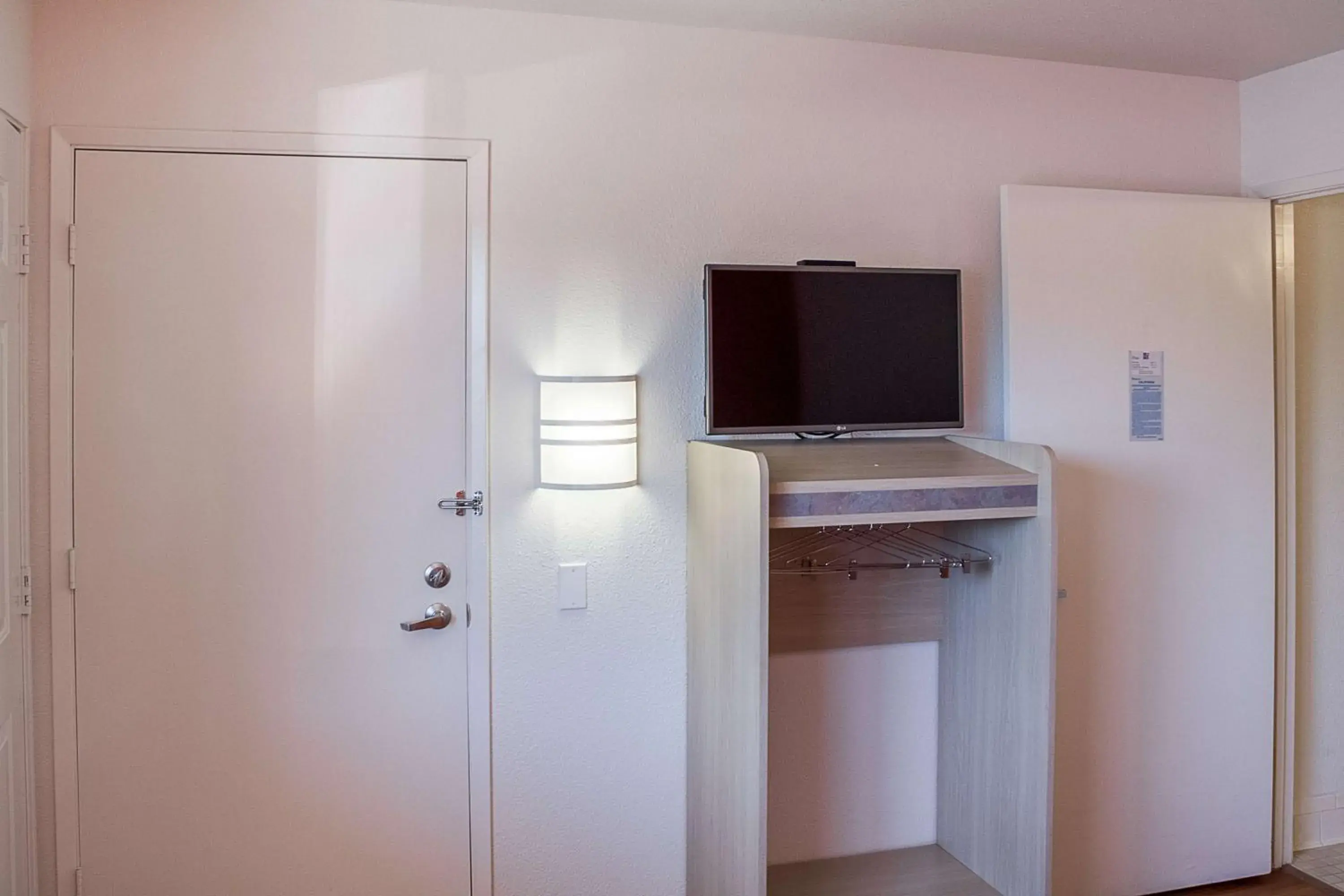 TV and multimedia, TV/Entertainment Center in Motel 6-Ukiah, CA