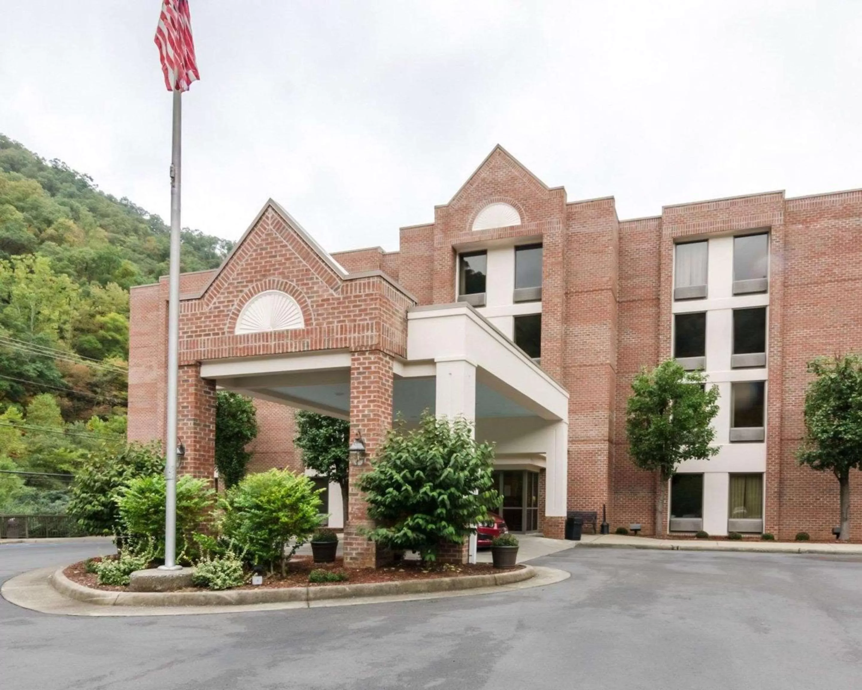 Property building in Comfort Inn & Suites Grundy