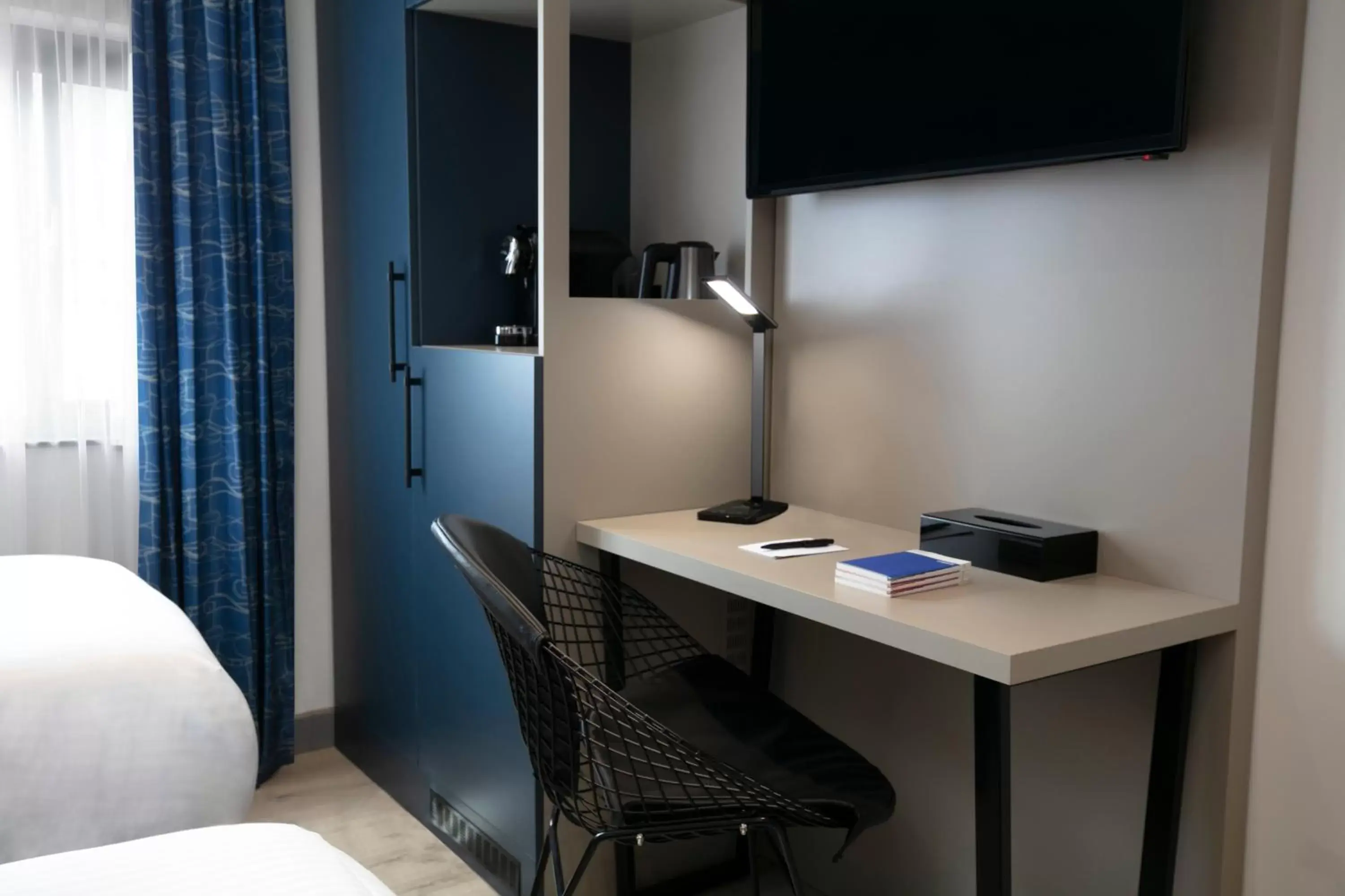 TV and multimedia, Bed in Sadie Best Western Hotel at Luton TV and multimedia, Bed in Sadie Best Western Hotel at Luton