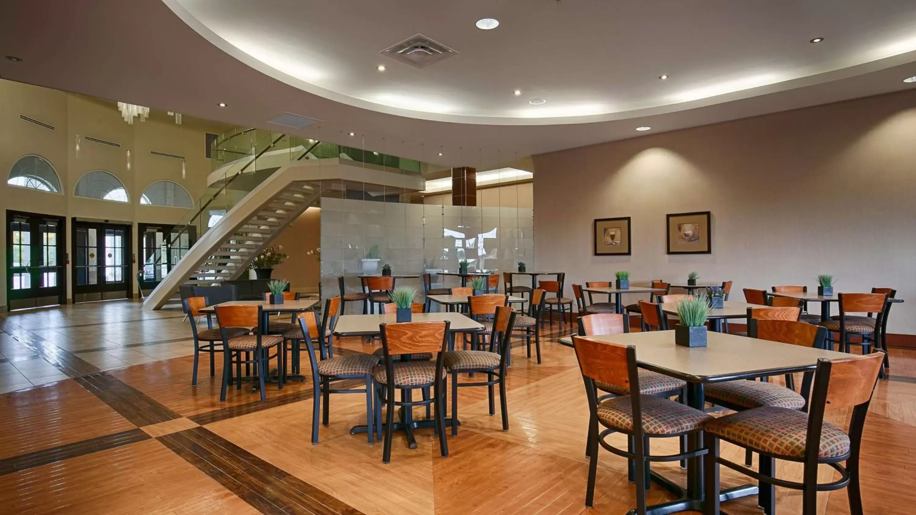 Restaurant/Places to Eat in Best Western Plus Orangeville Inn & Suites