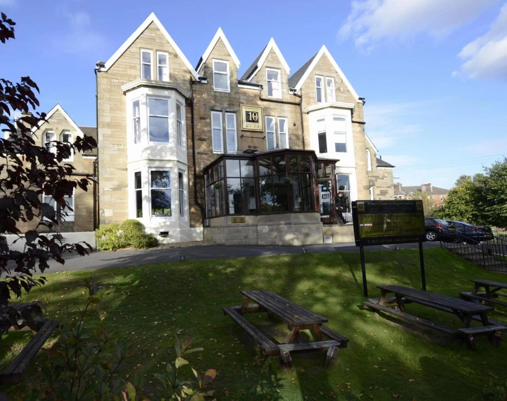 Facade/entrance in Number 10 Hotel