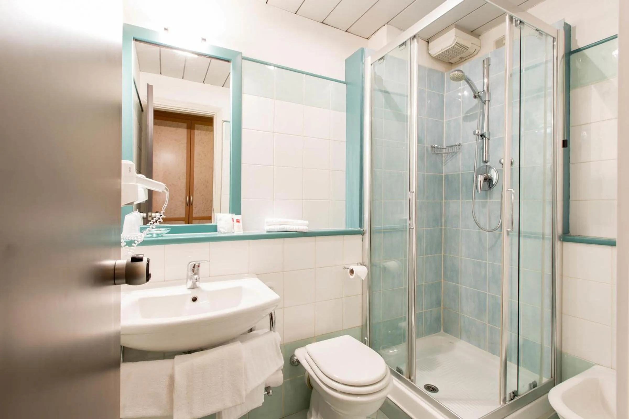 Bathroom in Hotel Palace del Conero