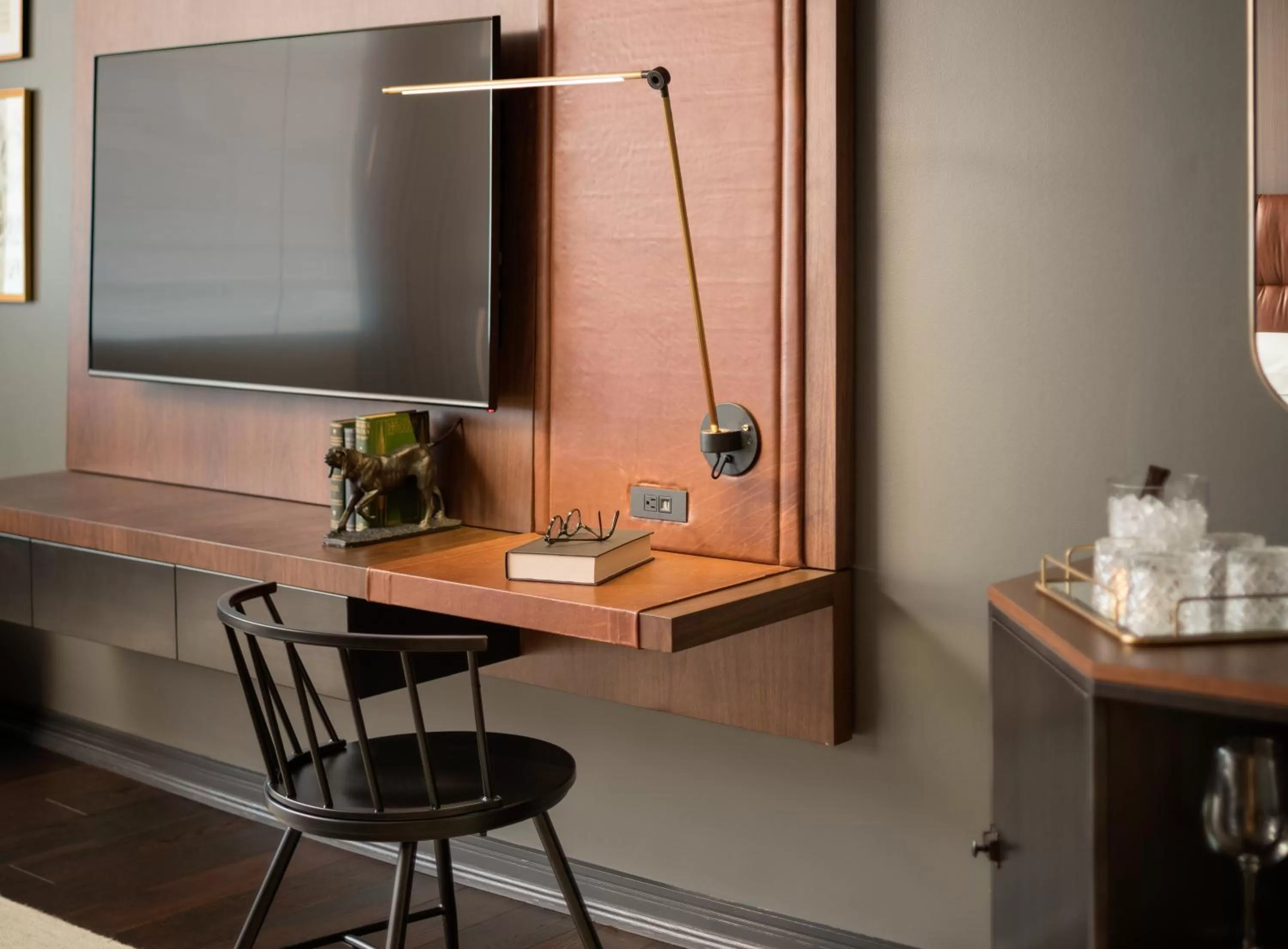 TV and multimedia in Hotel AKA Boston Common