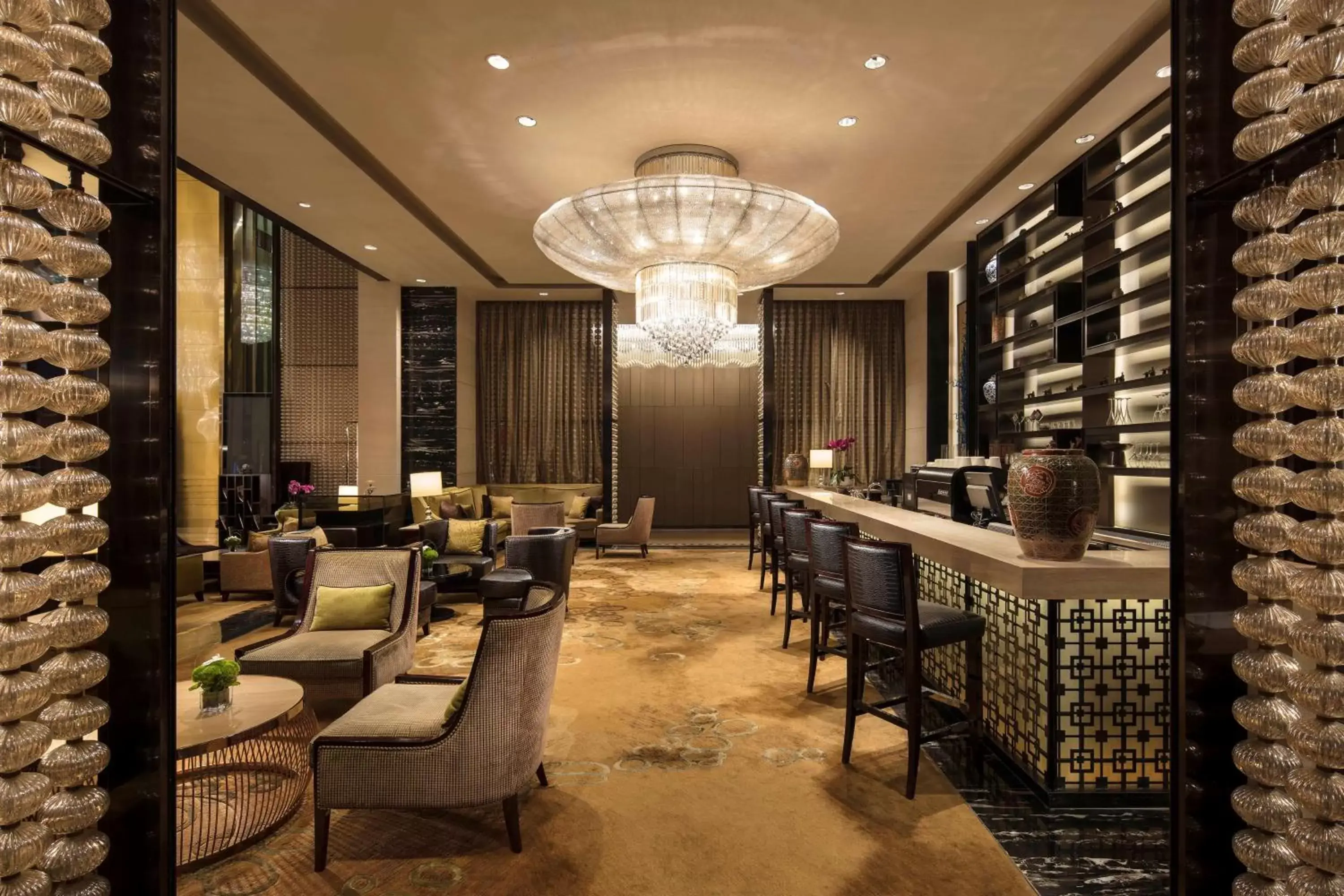 Restaurant/places to eat, Lounge/Bar in Hilton Dalian