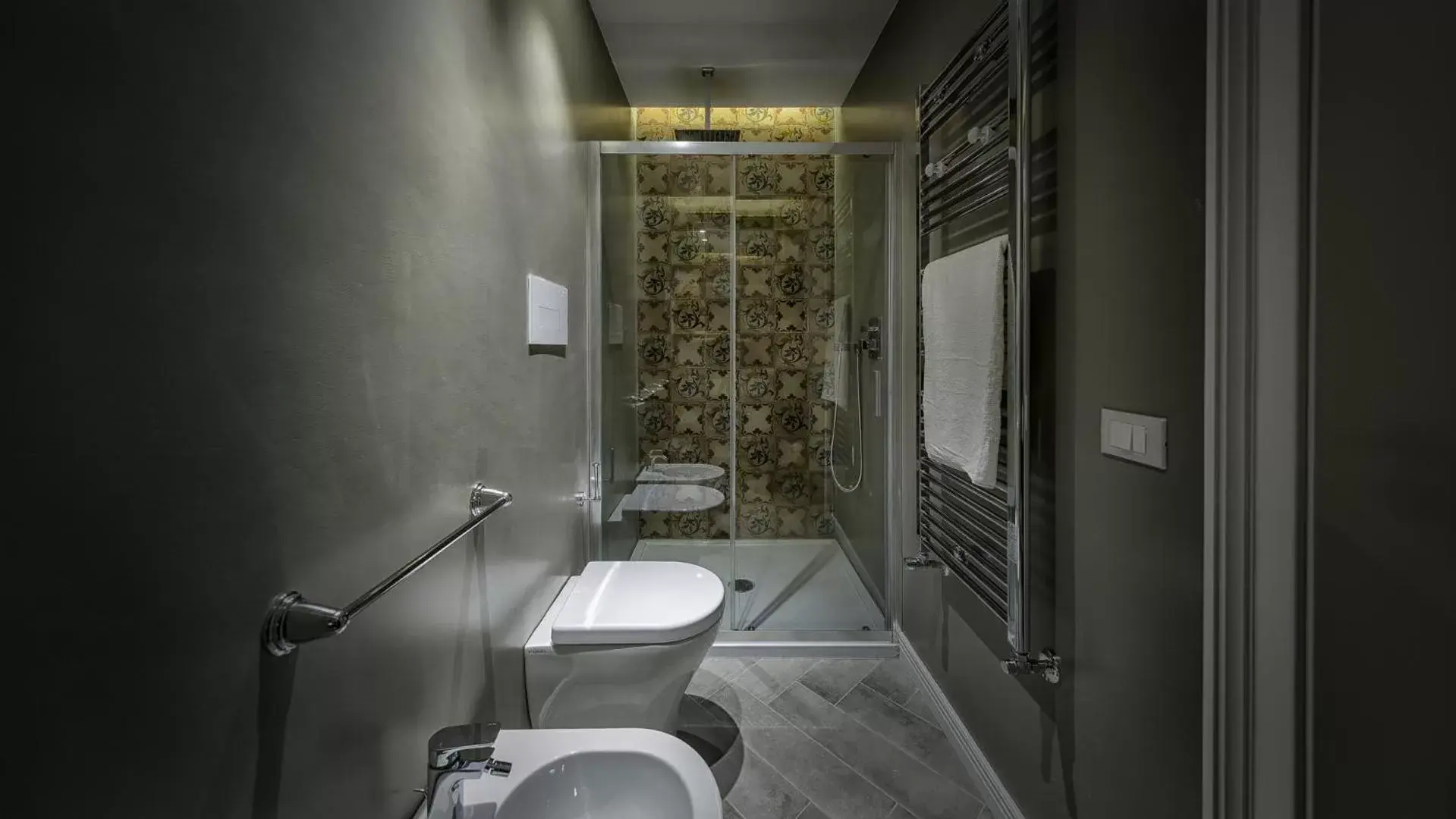 Shower, Bathroom in Suite del Ponte Normanno