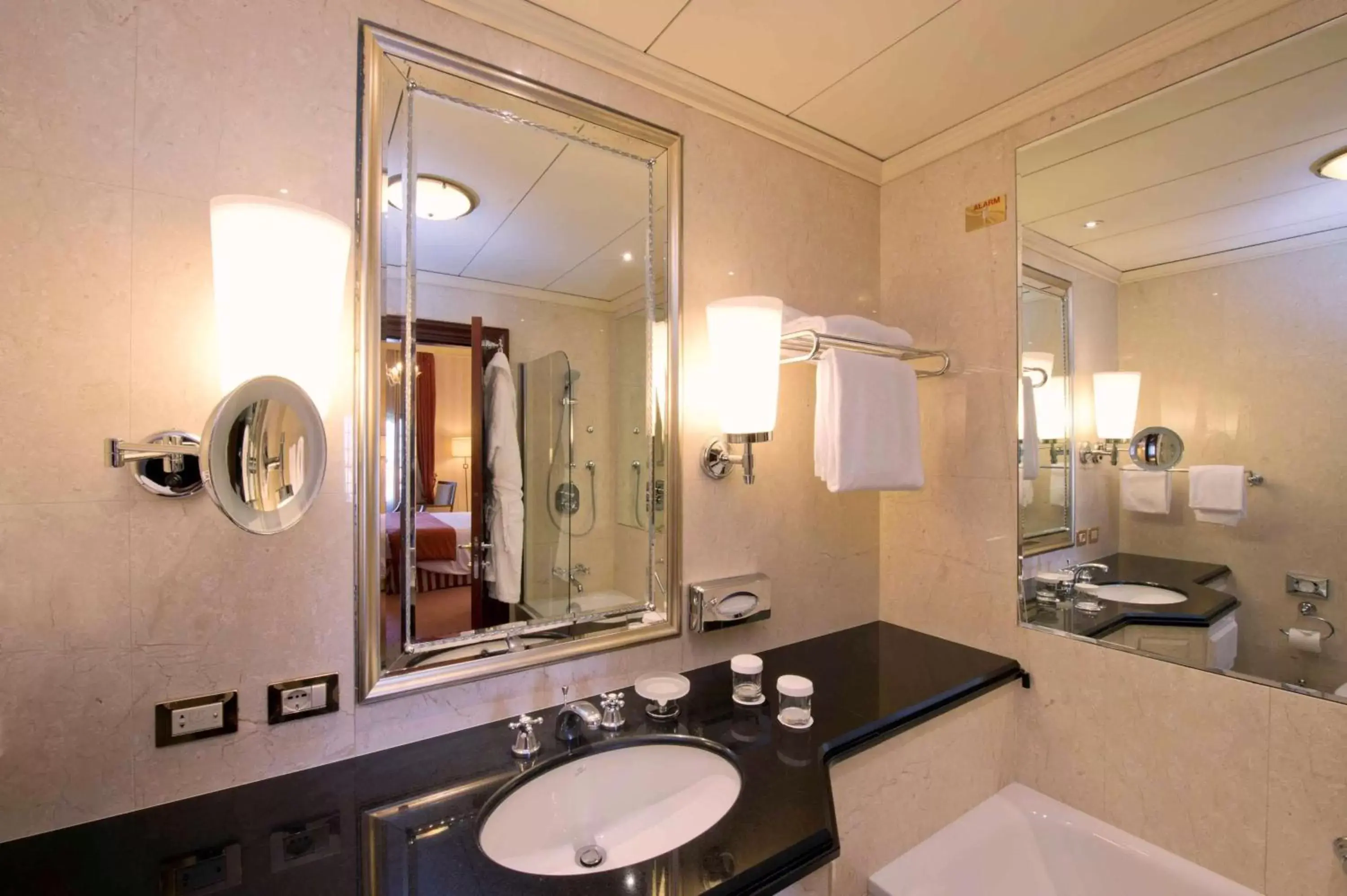 Bathroom in Hilton Molino Stucky Venice