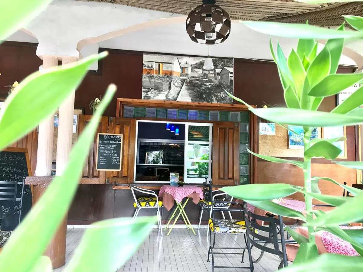 Patio in Hotel Jardin de la Paix