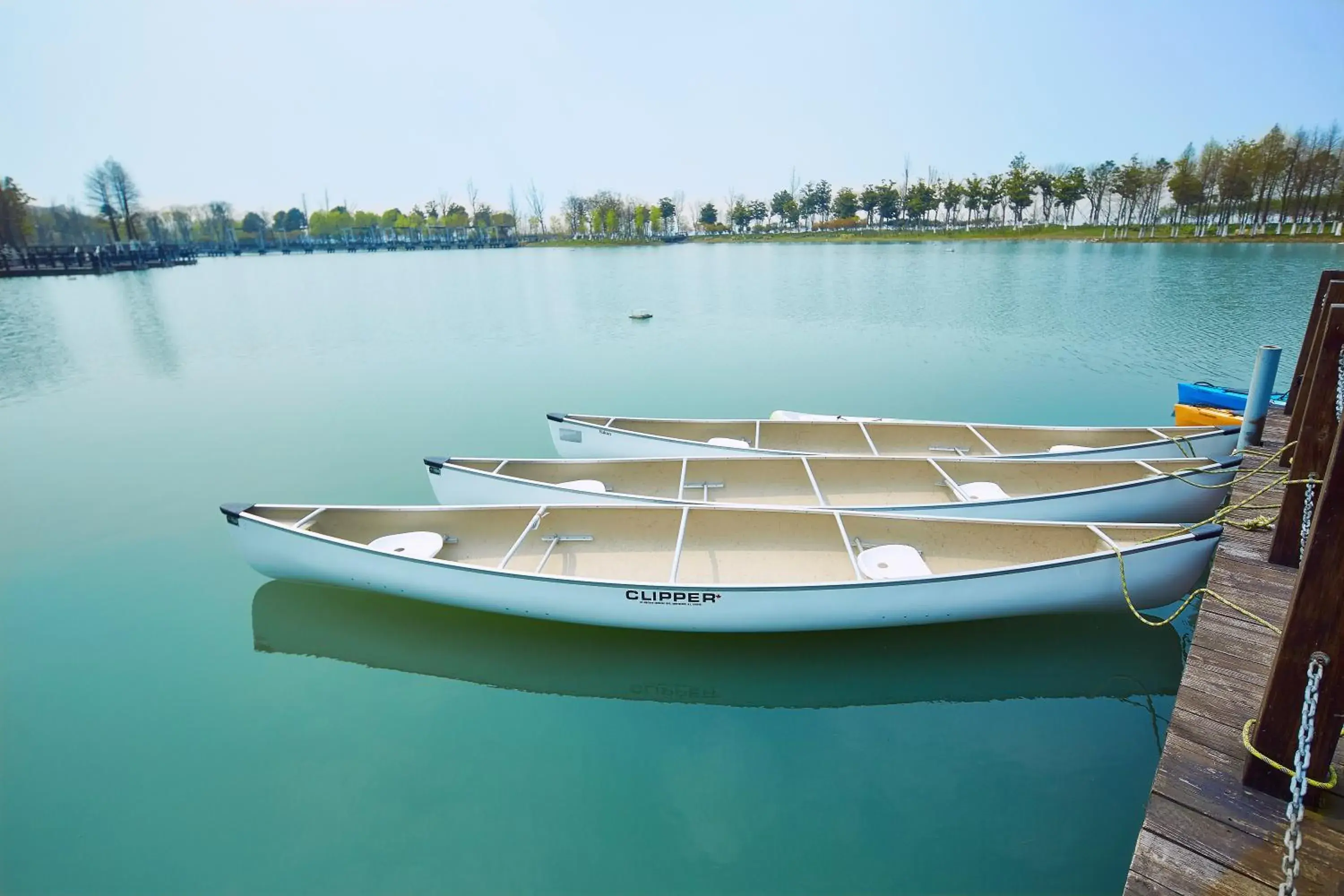 Canoeing in Fairmont Yangcheng Lake Kunshan