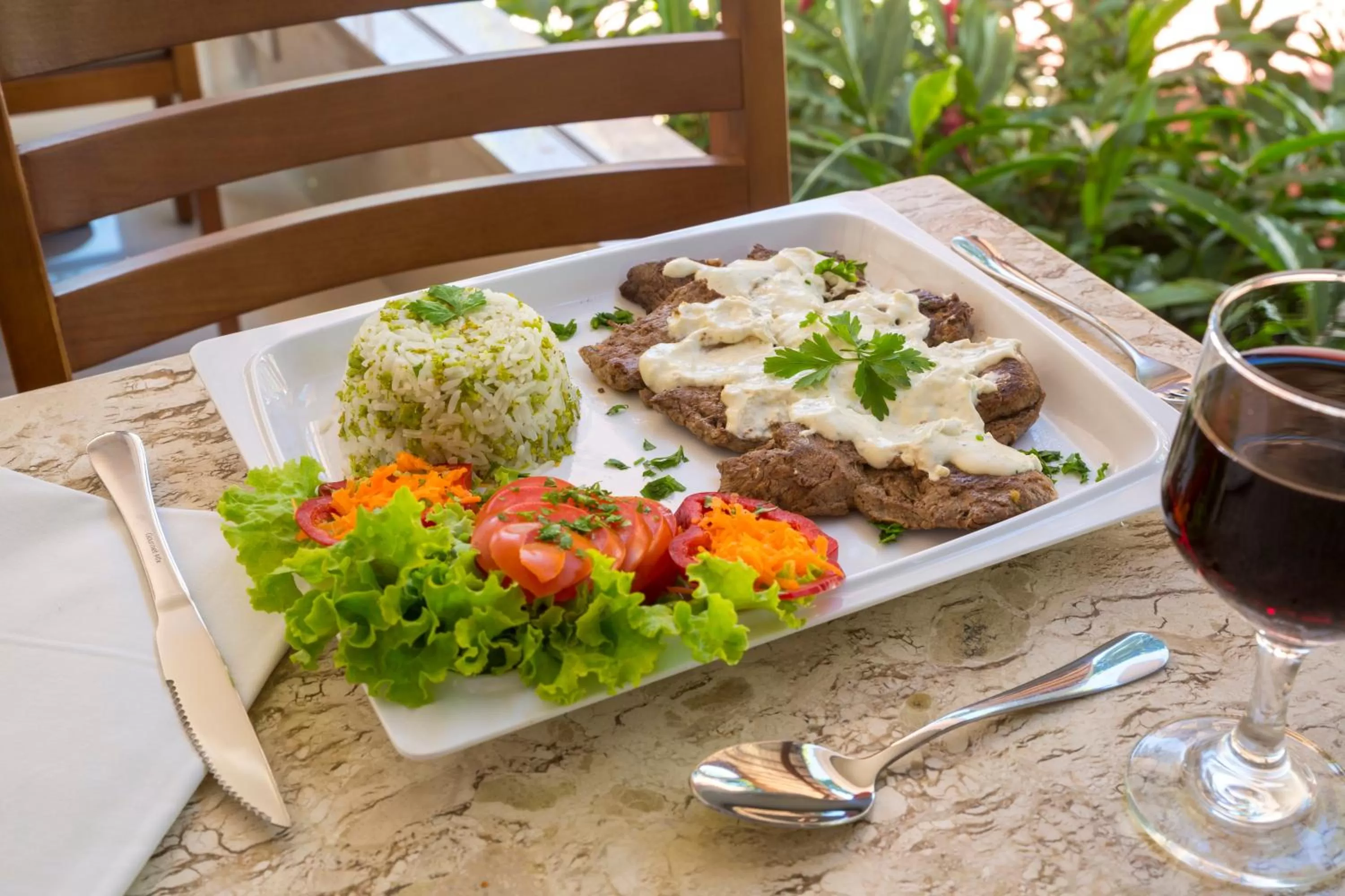 Food and drinks in Floral Inn Family