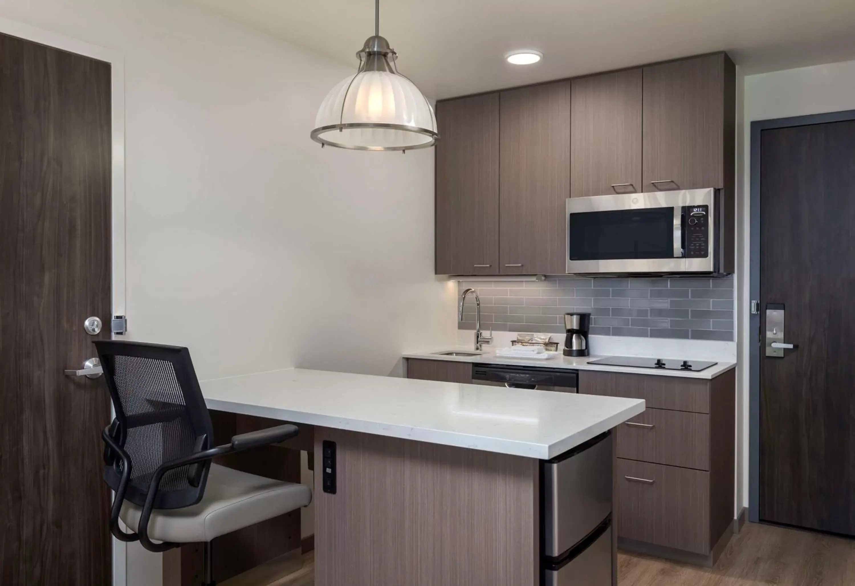 Photo of the whole room, Kitchen/Kitchenette in Hyatt House Portland/Beaverton