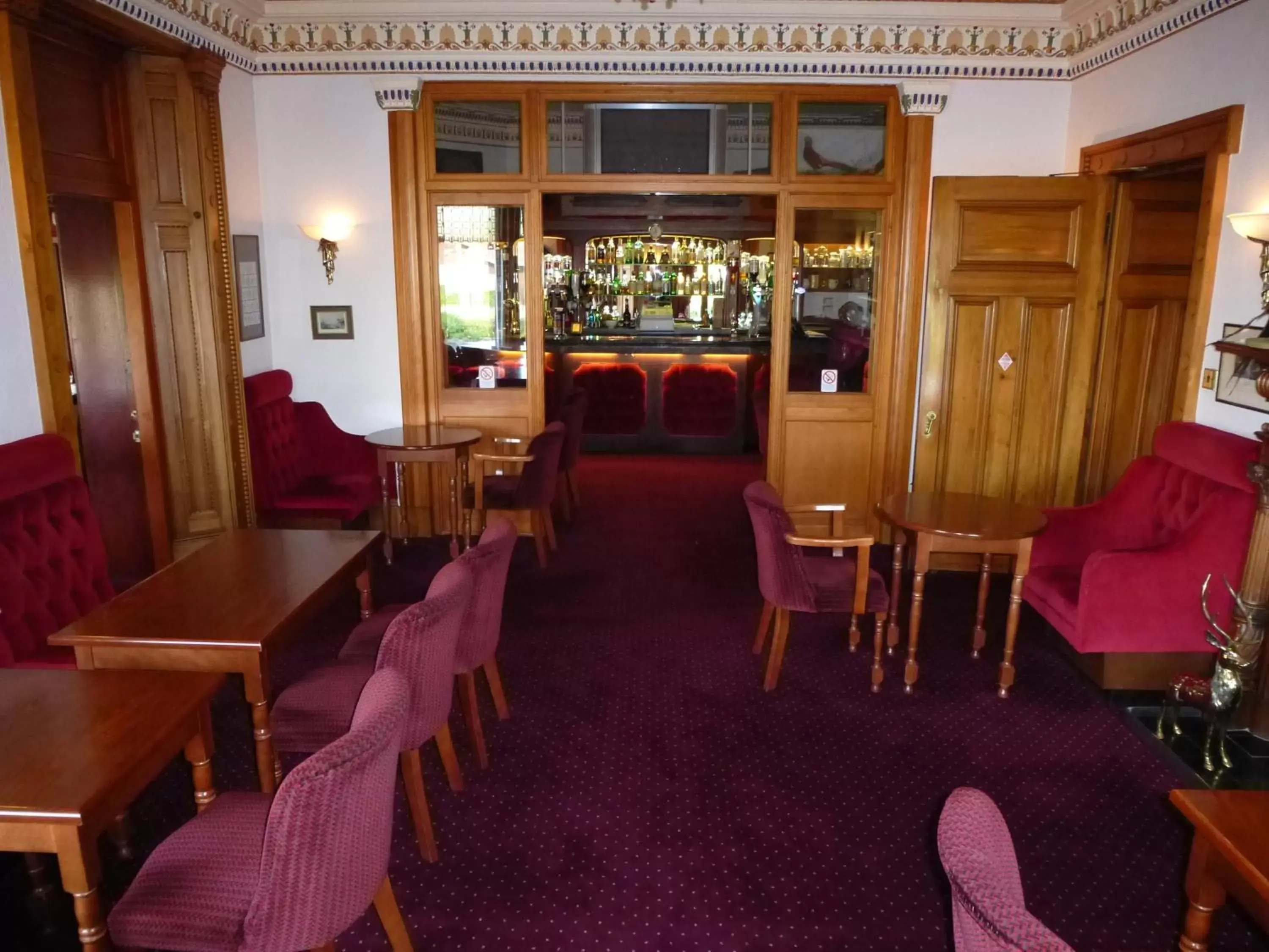 Lounge or bar, Restaurant/Places to Eat in Somerton House Hotel