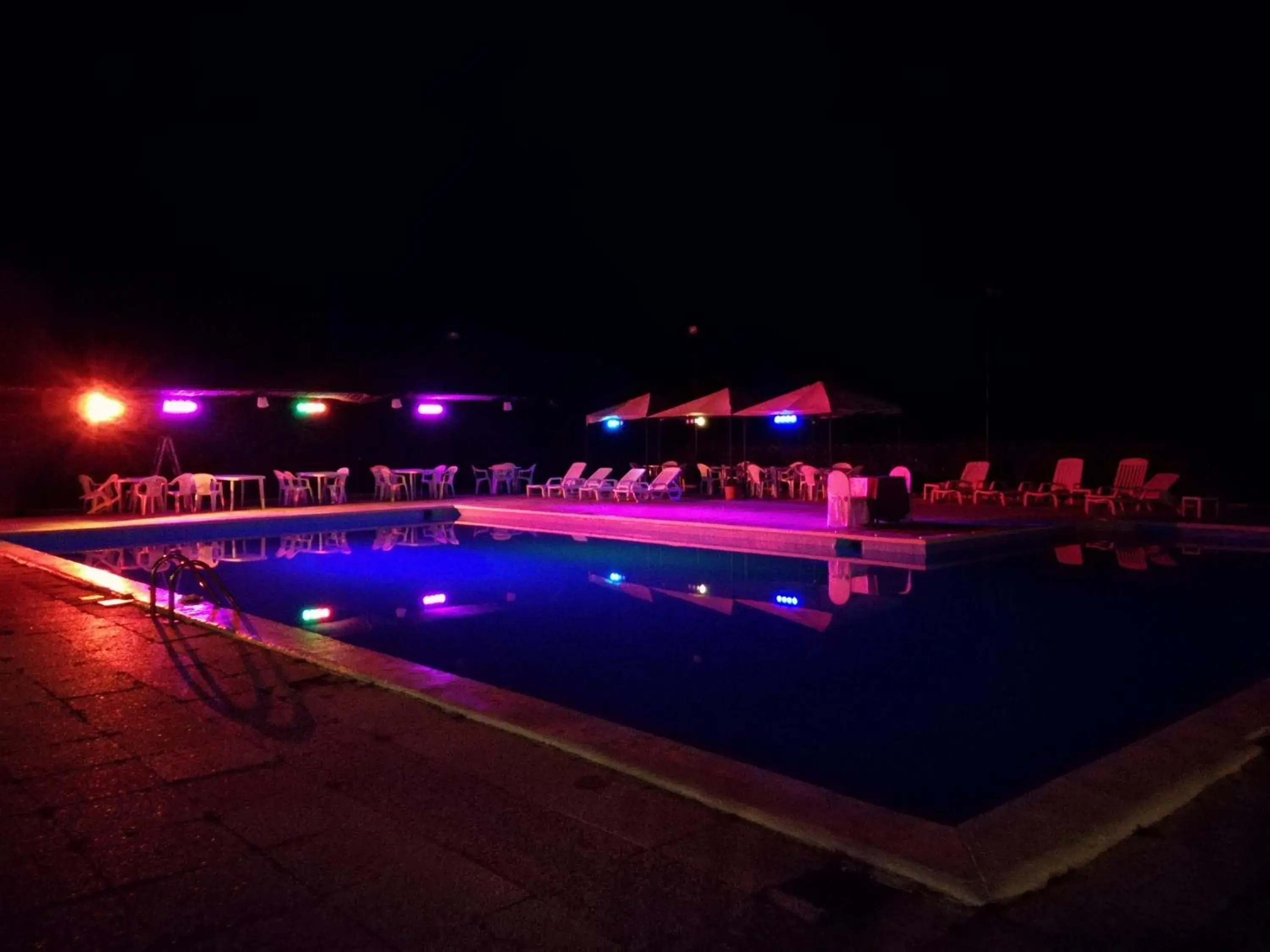 Swimming Pool in FILIPPONE HOTEL&RISTORANTE