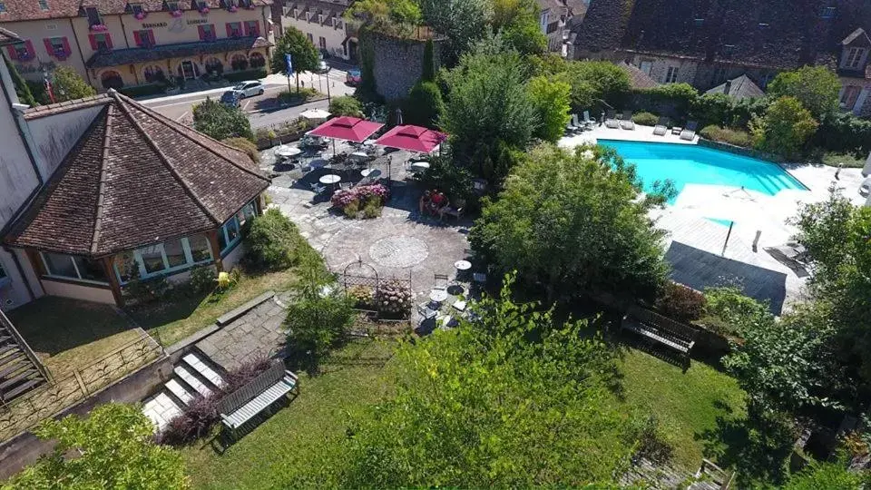Pool View in Hostellerie de la Tour d'Auxois
