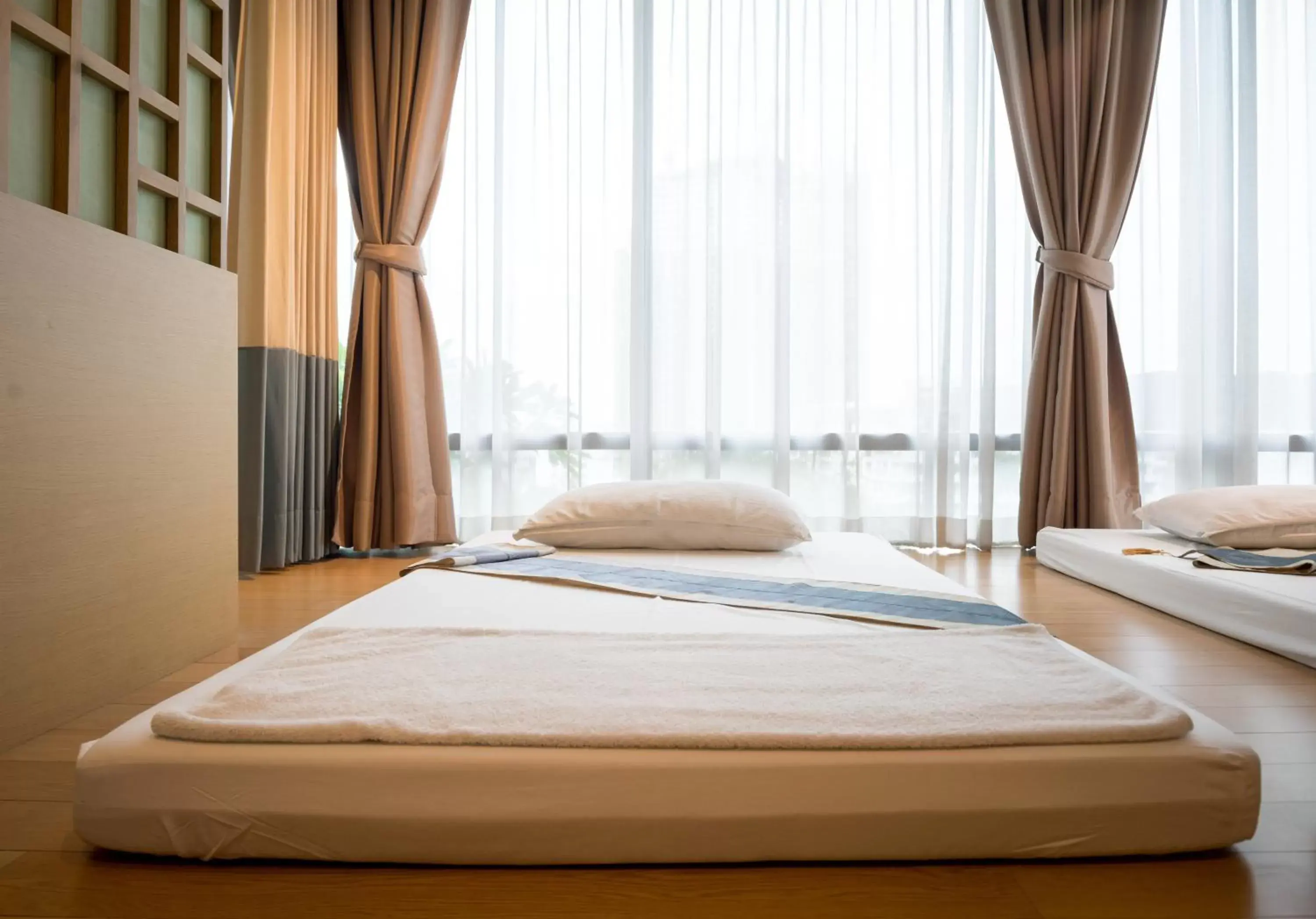 Massage, Bed in Sivatel Bangkok Hotel