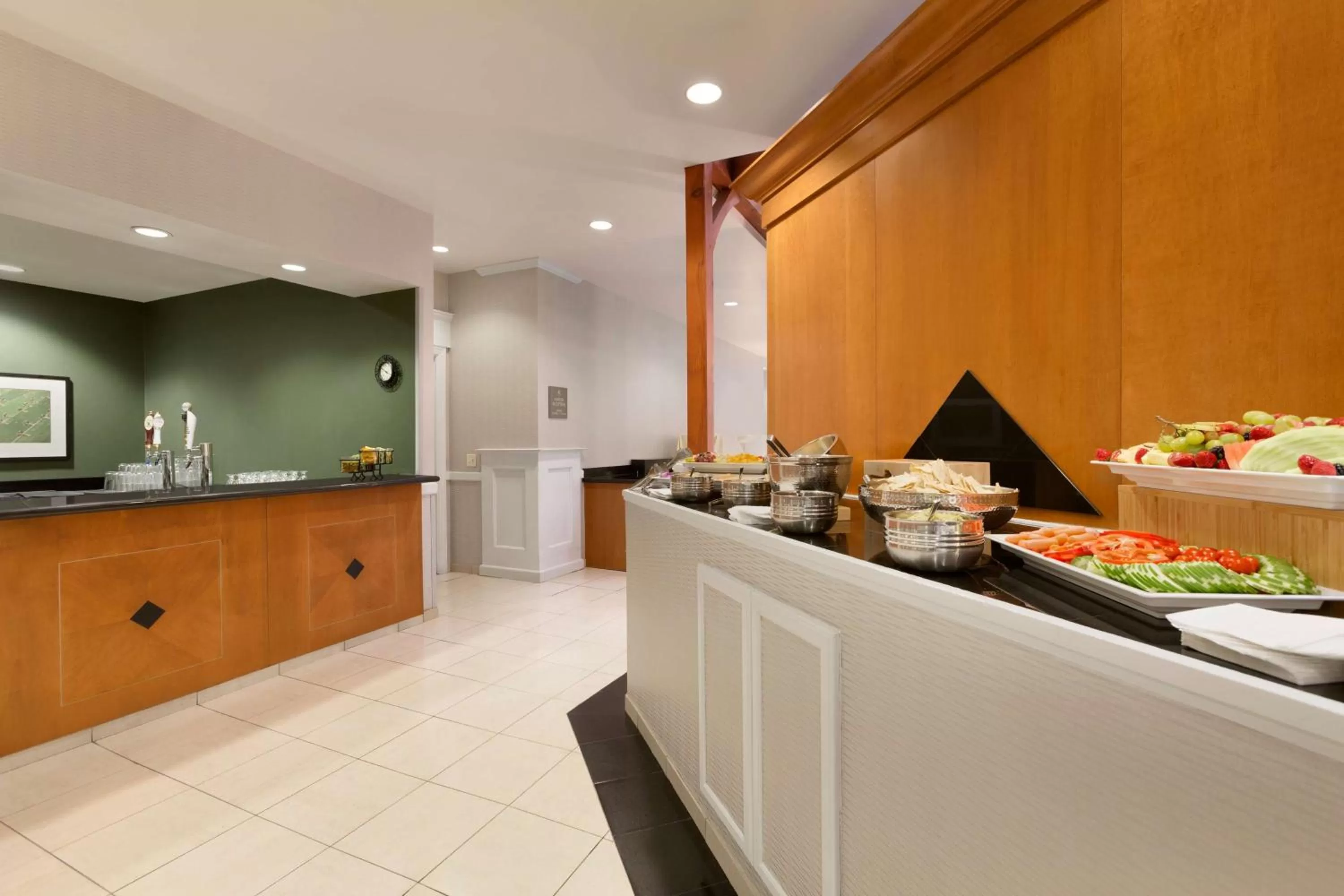 Restaurant/places to eat in Embassy Suites Newark - Wilmington/South