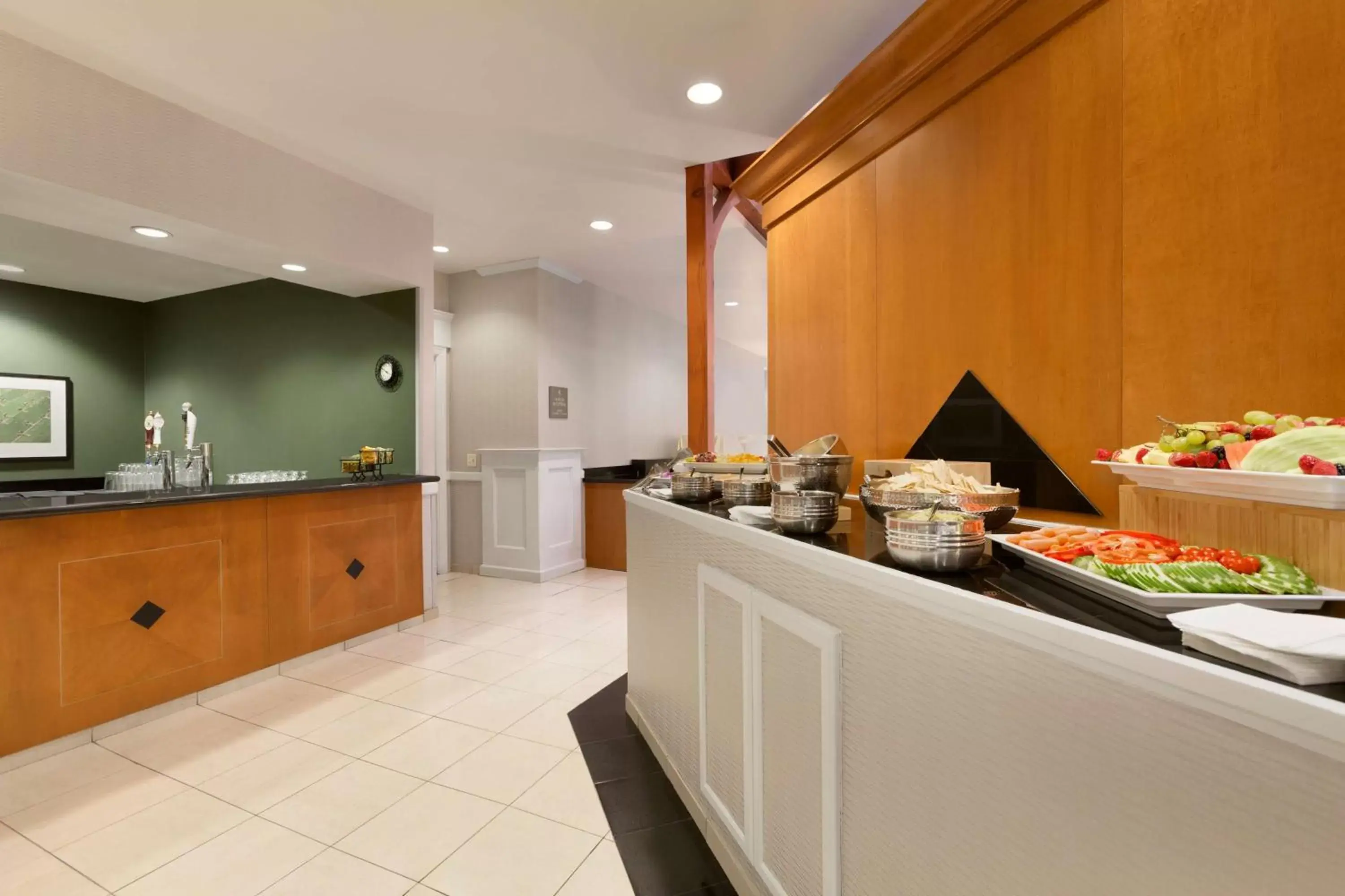 Restaurant/places to eat in Embassy Suites Newark - Wilmington/South Restaurant/places to eat in Embassy Suites Newark - Wilmington/South