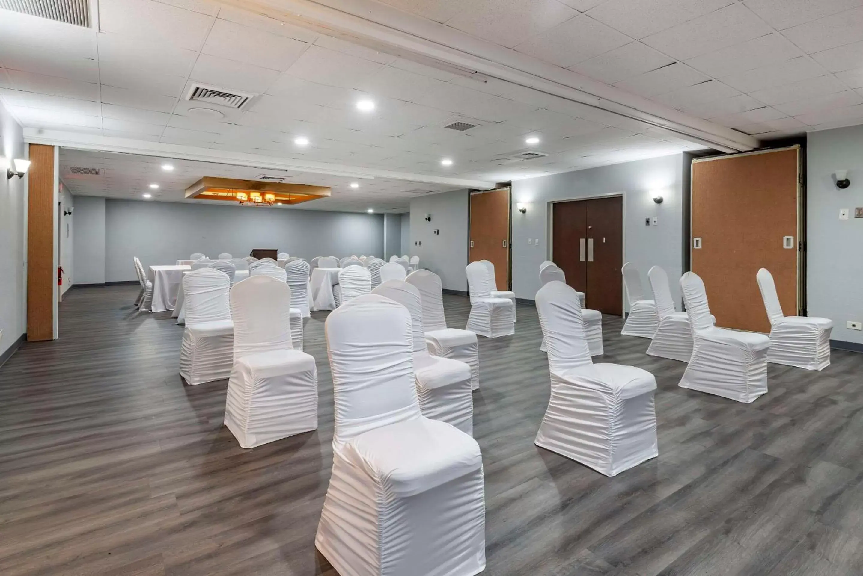 Meeting/conference room, Banquet Facilities in Suburban Studios