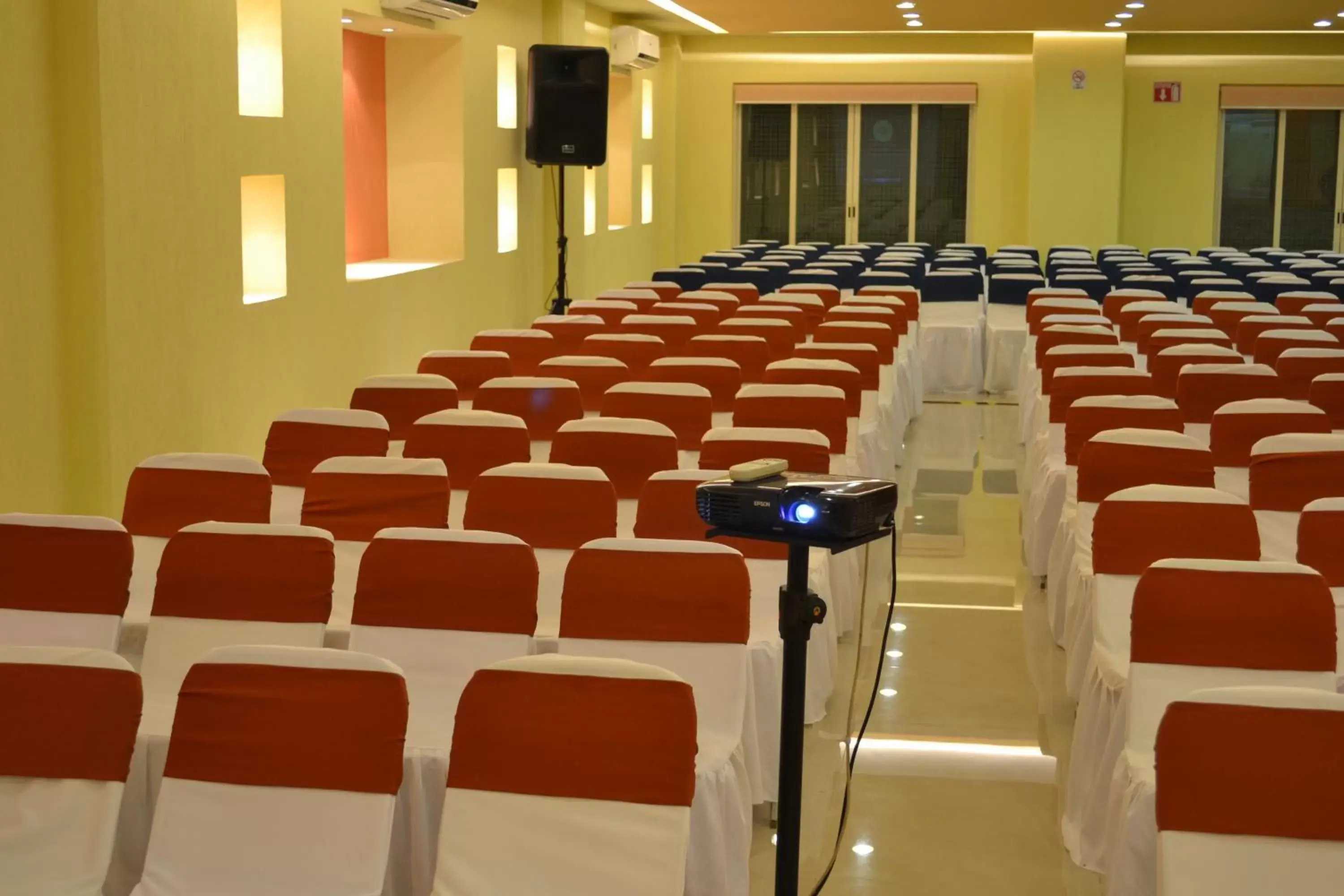 Business facilities in Hostalia Hotel Expo & Business Class