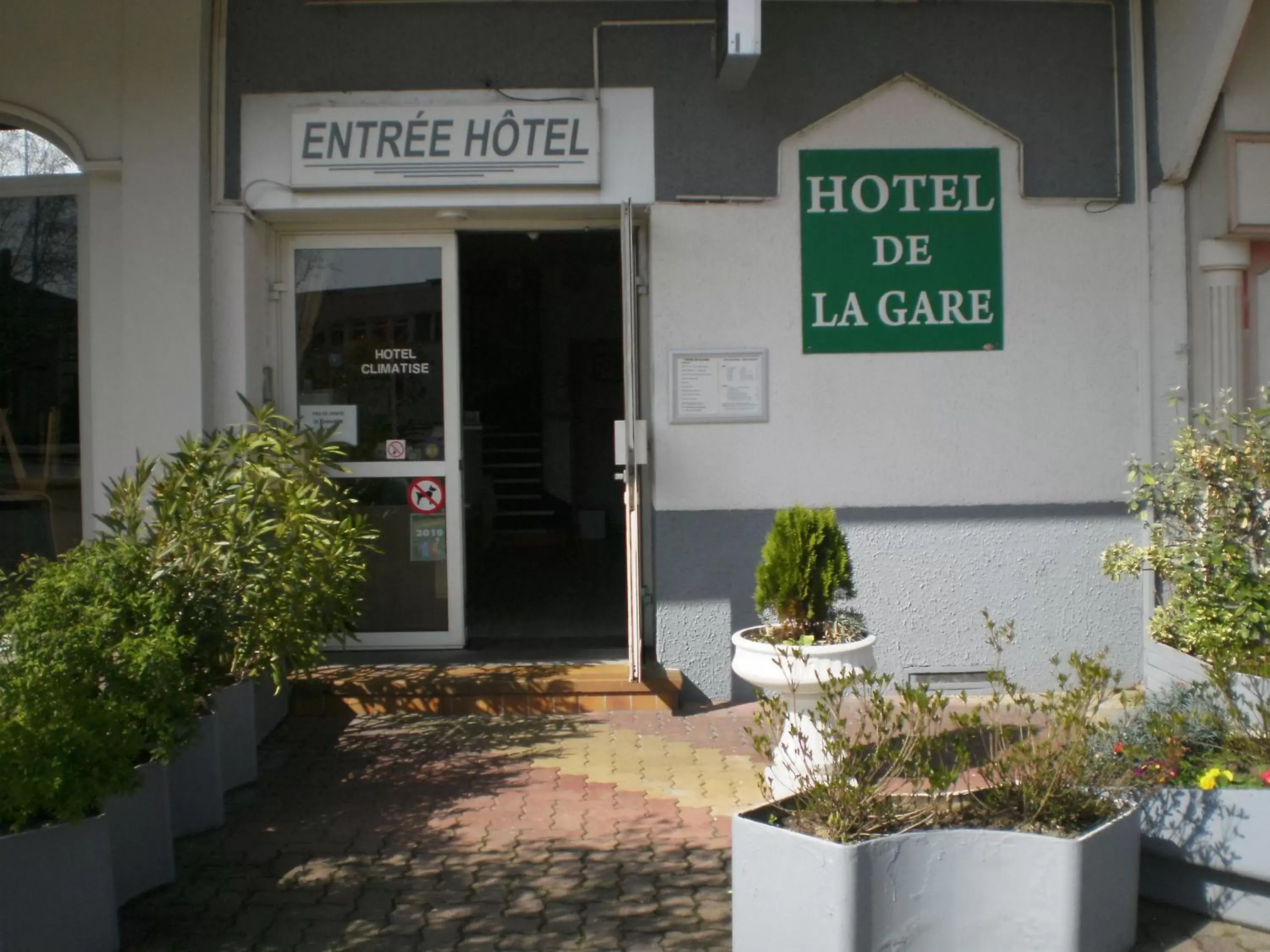 Facade/entrance in Hotel De La Gare