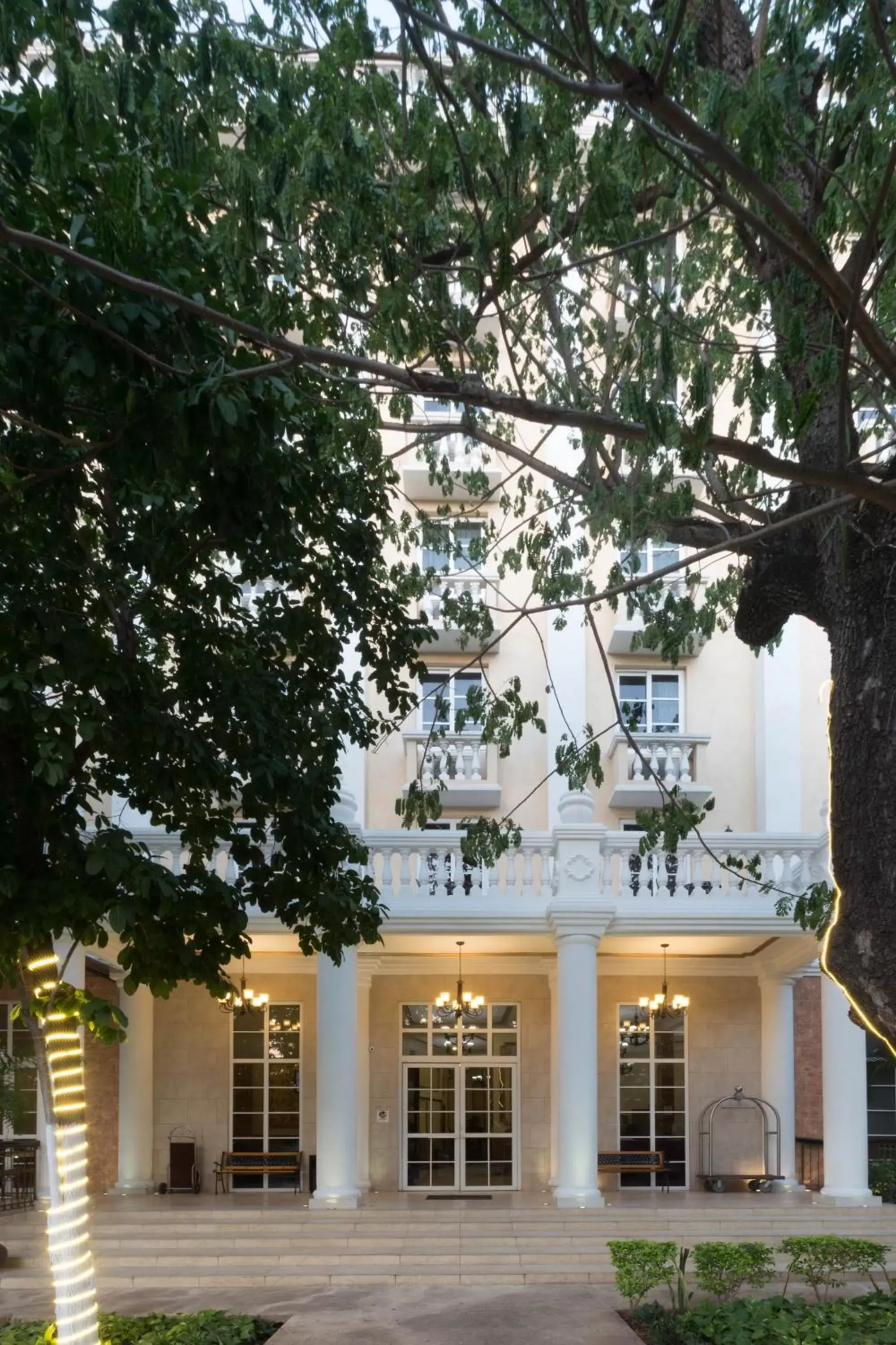 Facade/entrance, Property Building in Hotel Victoria Merida