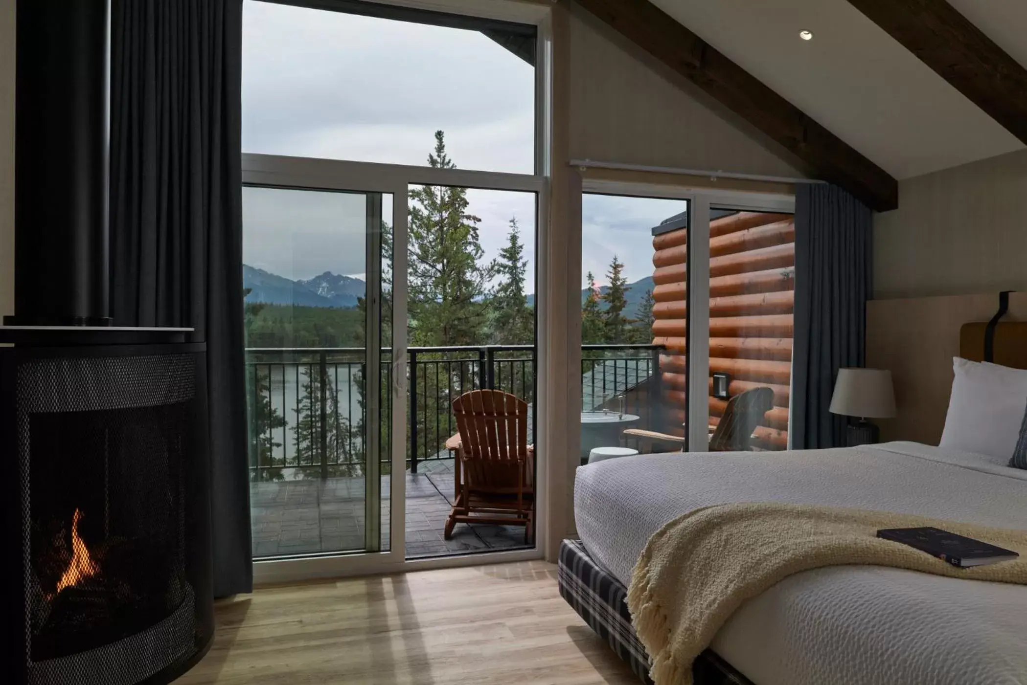 Bedroom in Pyramid Lake Lodge