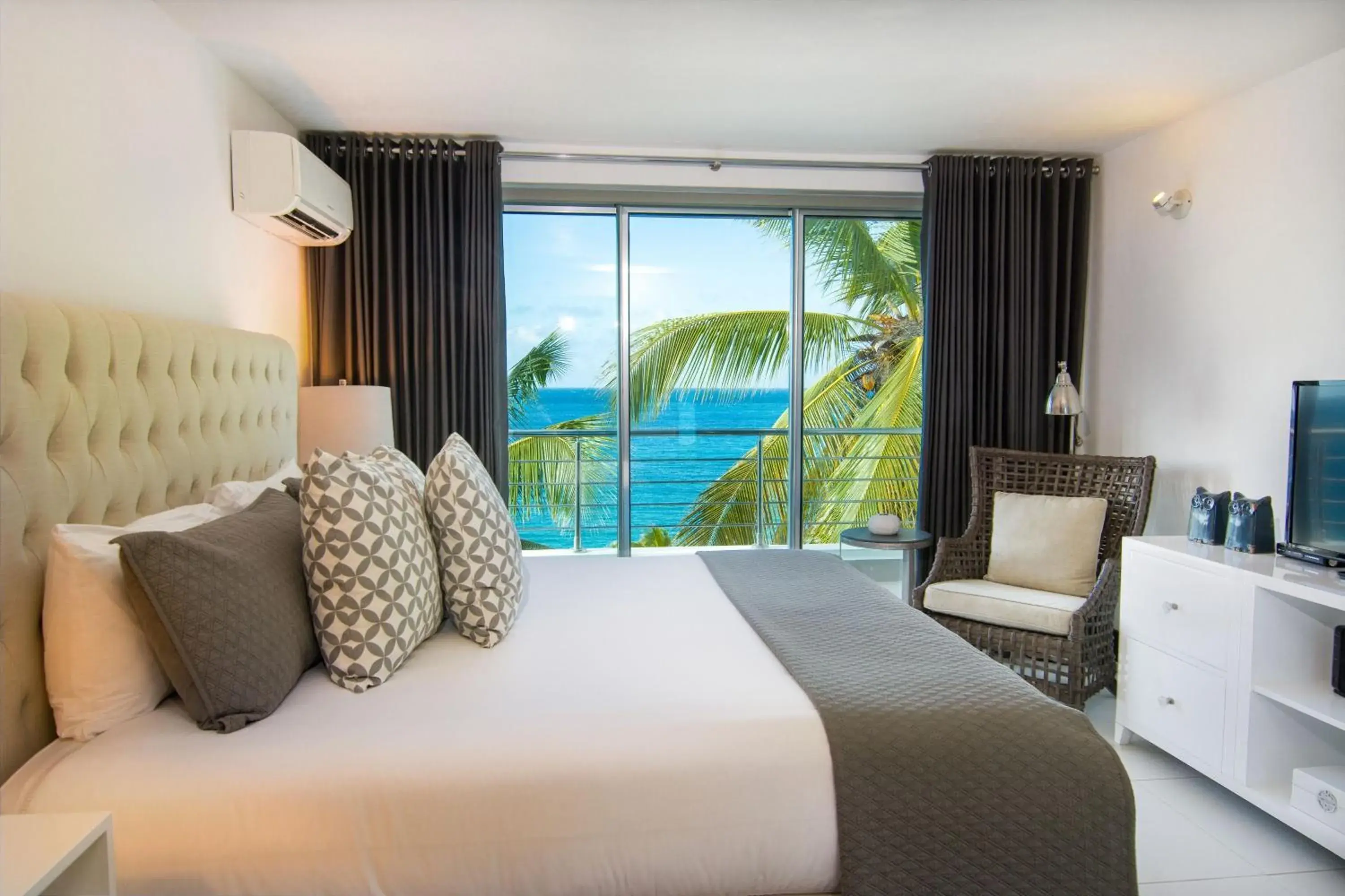 Photo of the whole room, Bed in The Ocean Club, a Luxury Collection Resort, Costa Norte