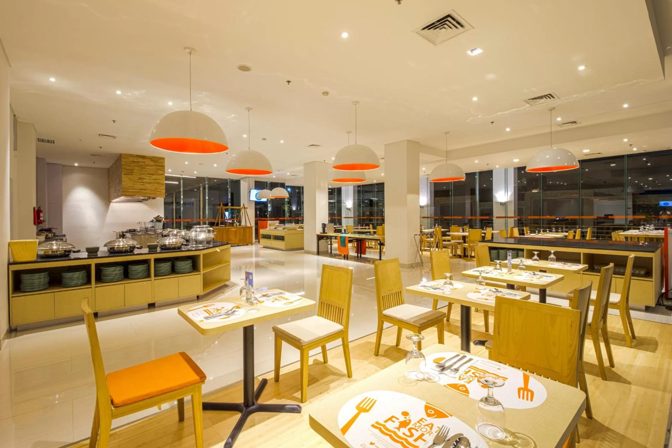 Restaurant/places to eat in HARRIS Hotel and Conventions Denpasar Bali