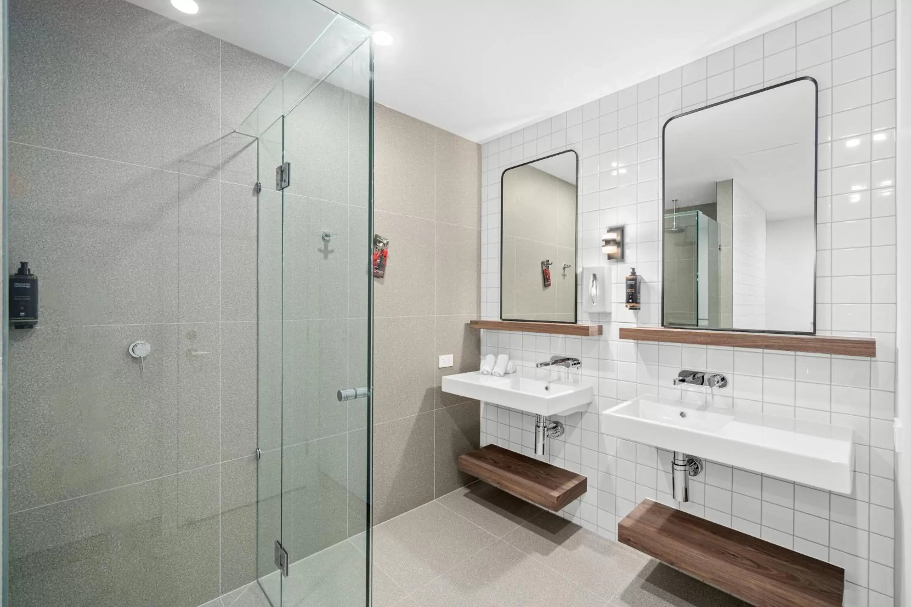 Shower, Bathroom in Mercure Pakenham