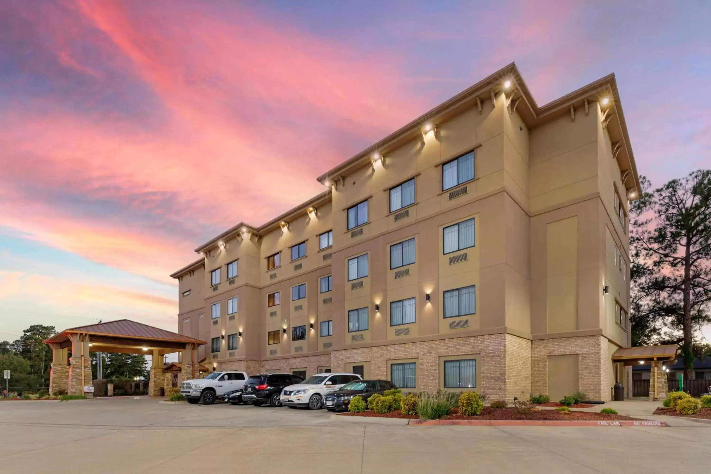 Property Building in Best Western Plus Classic Inn and Suites