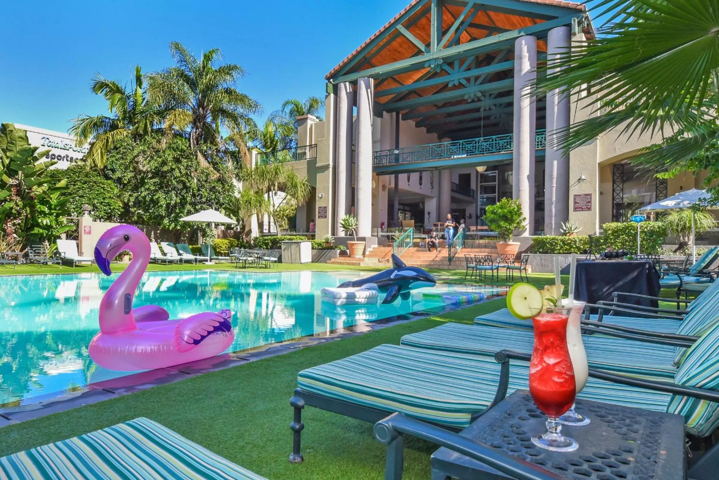 Swimming pool in Mercure Hotel Nelspruit