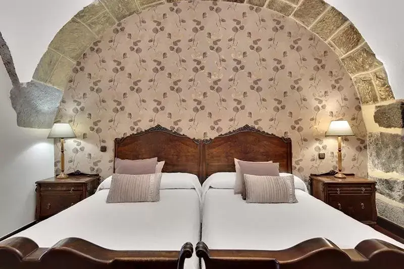 Bed in Hotel Larrañaga