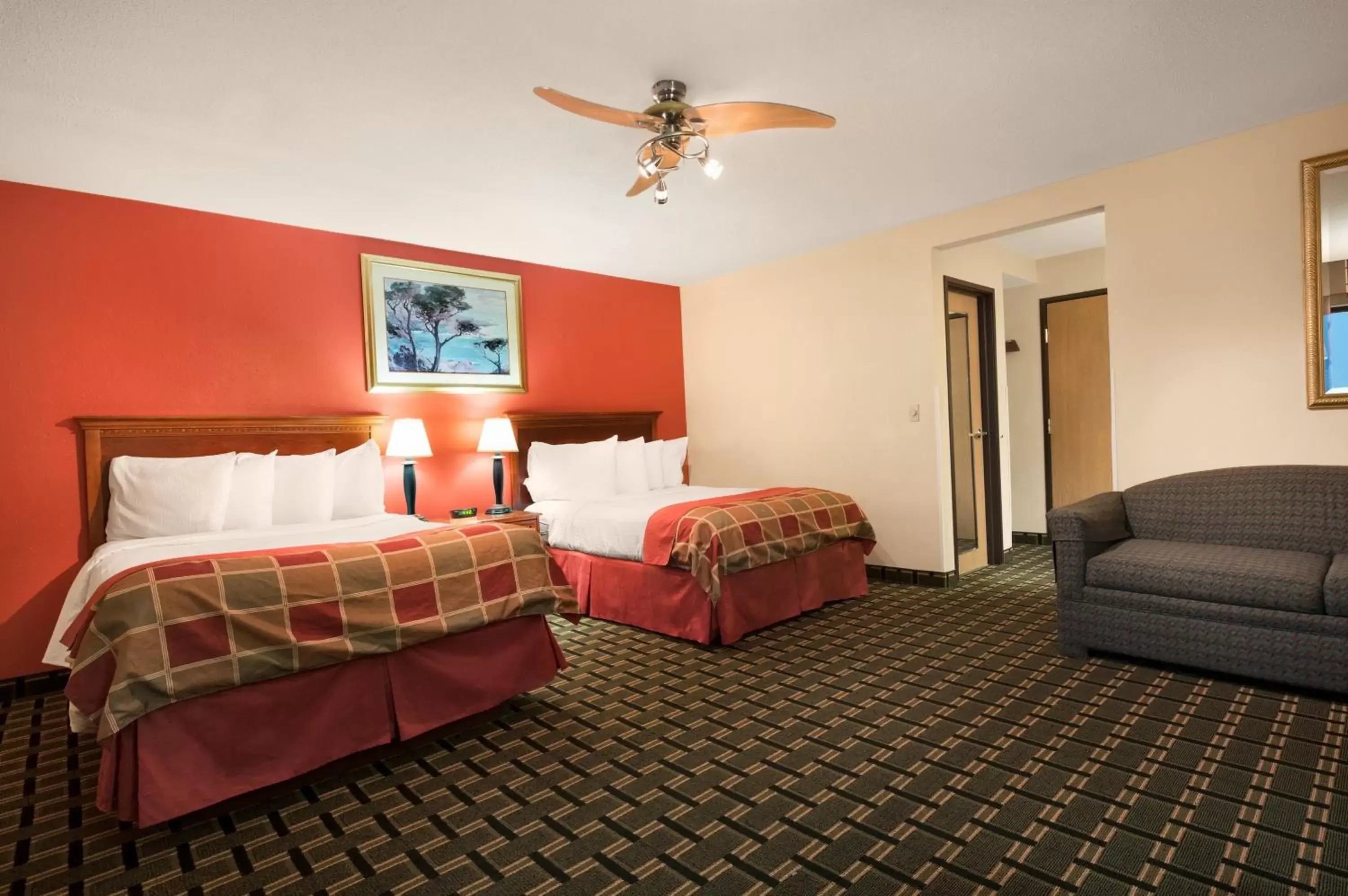 Photo of the whole room, Bed in Baymont by Wyndham Springfield IL