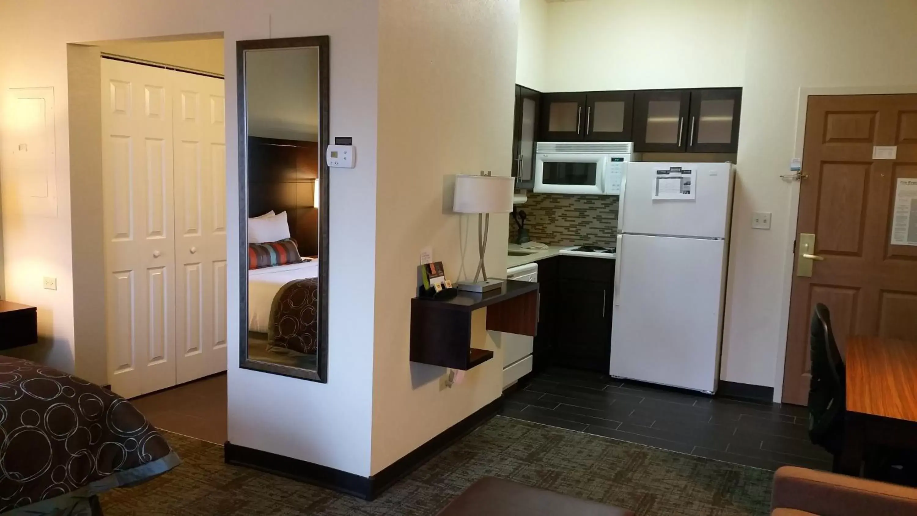 Kitchen or kitchenette, Kitchen/Kitchenette in Staybridge Suites Chicago-Oakbrook Terrace, an IHG Hotel