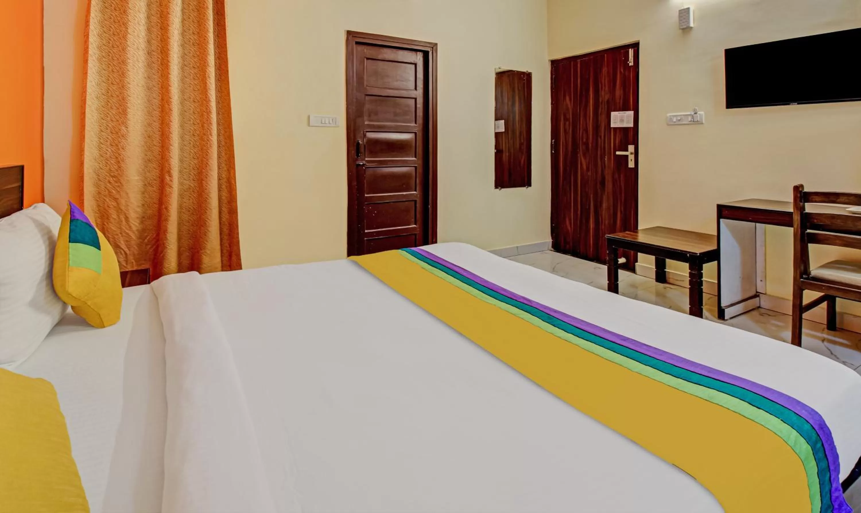 Bed in Itsy By Treebo - Royal Monarch