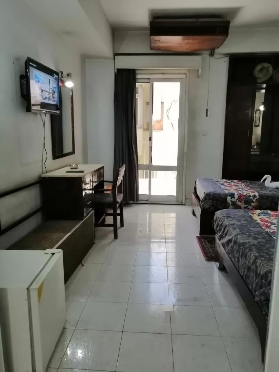 Evening entertainment, Bed in Windsor Hotel Luxor 中國人之家