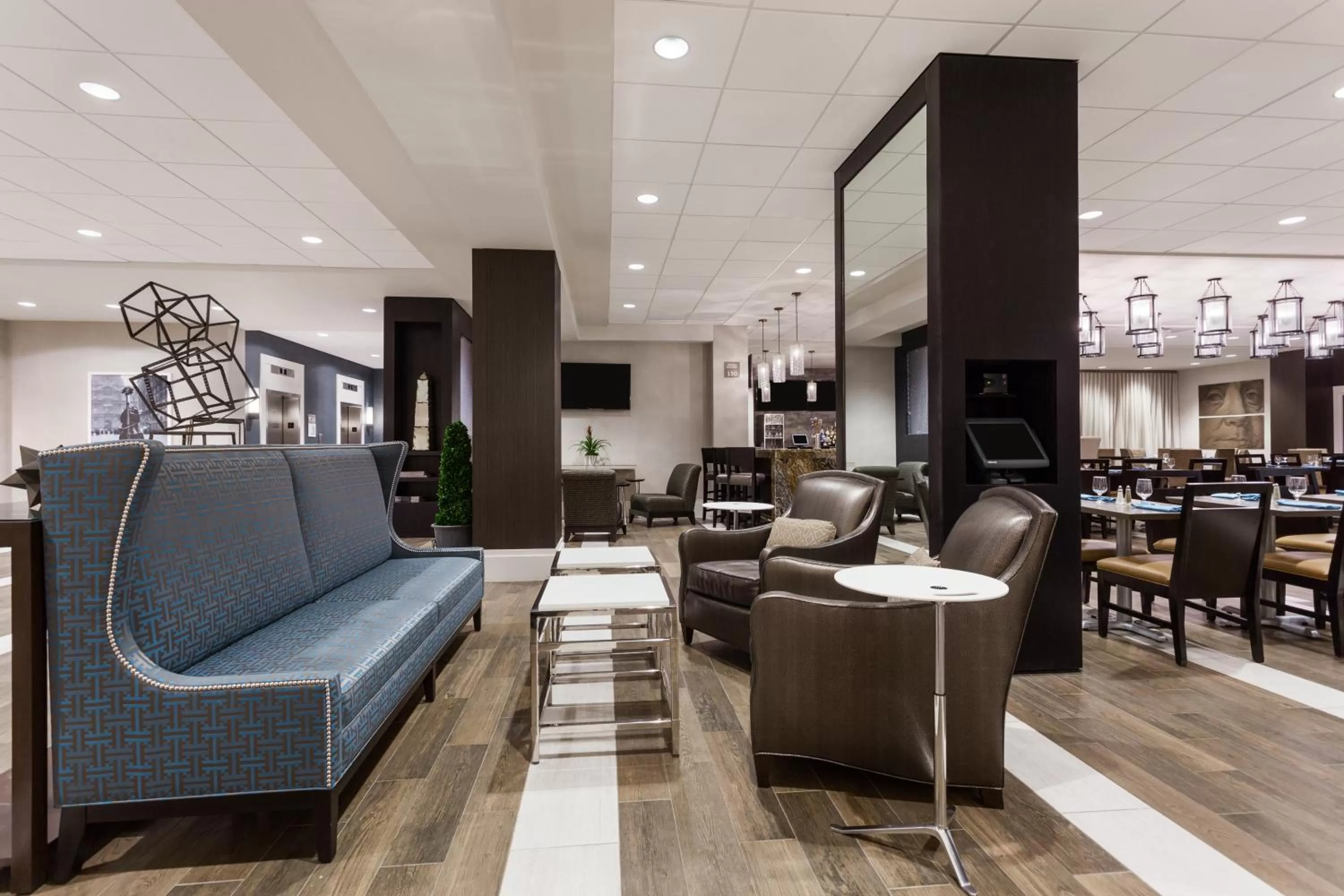 Lounge or bar in Wyndham Philadelphia-Historic District