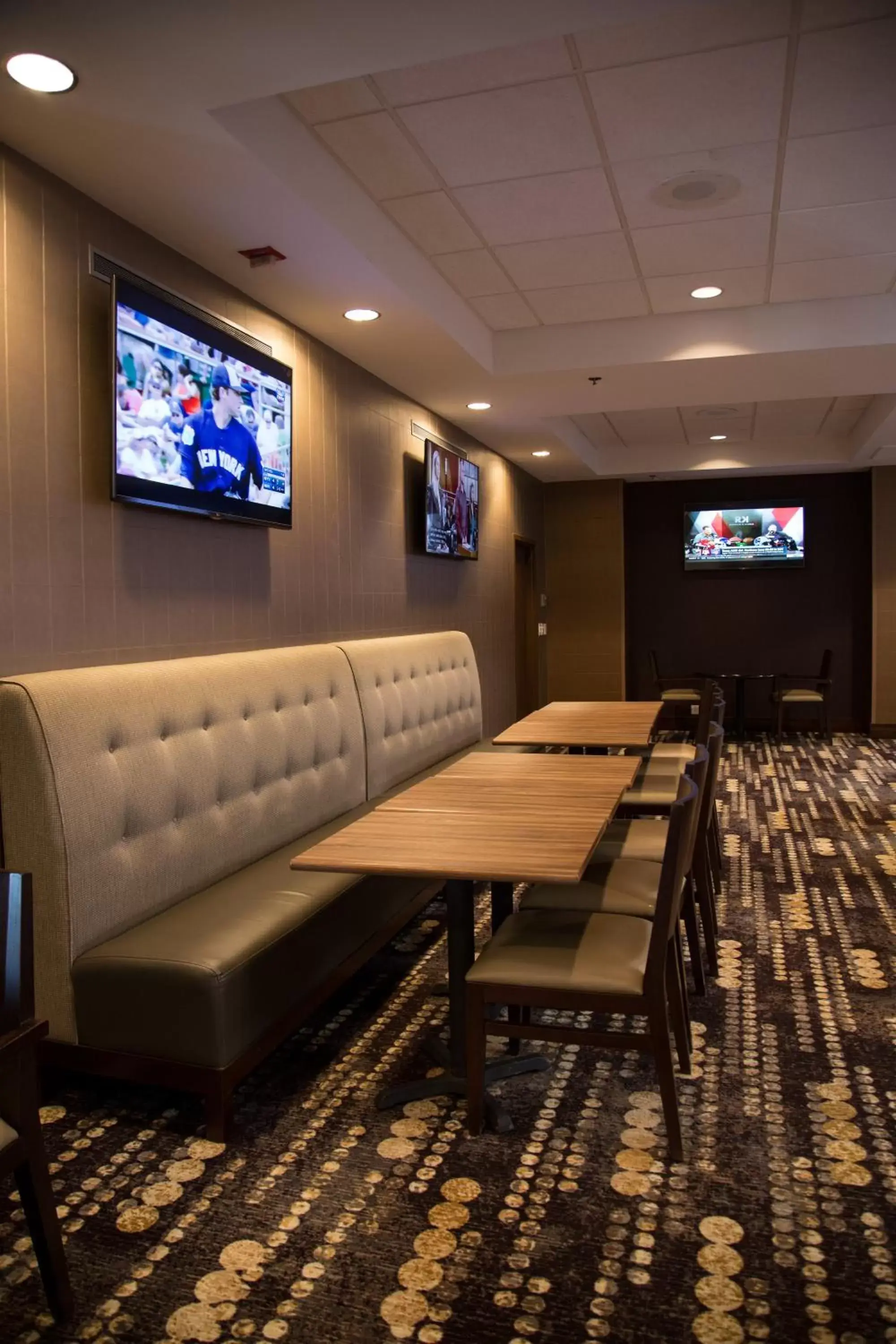 Lounge or bar in Holiday Inn Rapid City - Rushmore Plaza, an IHG Hotel