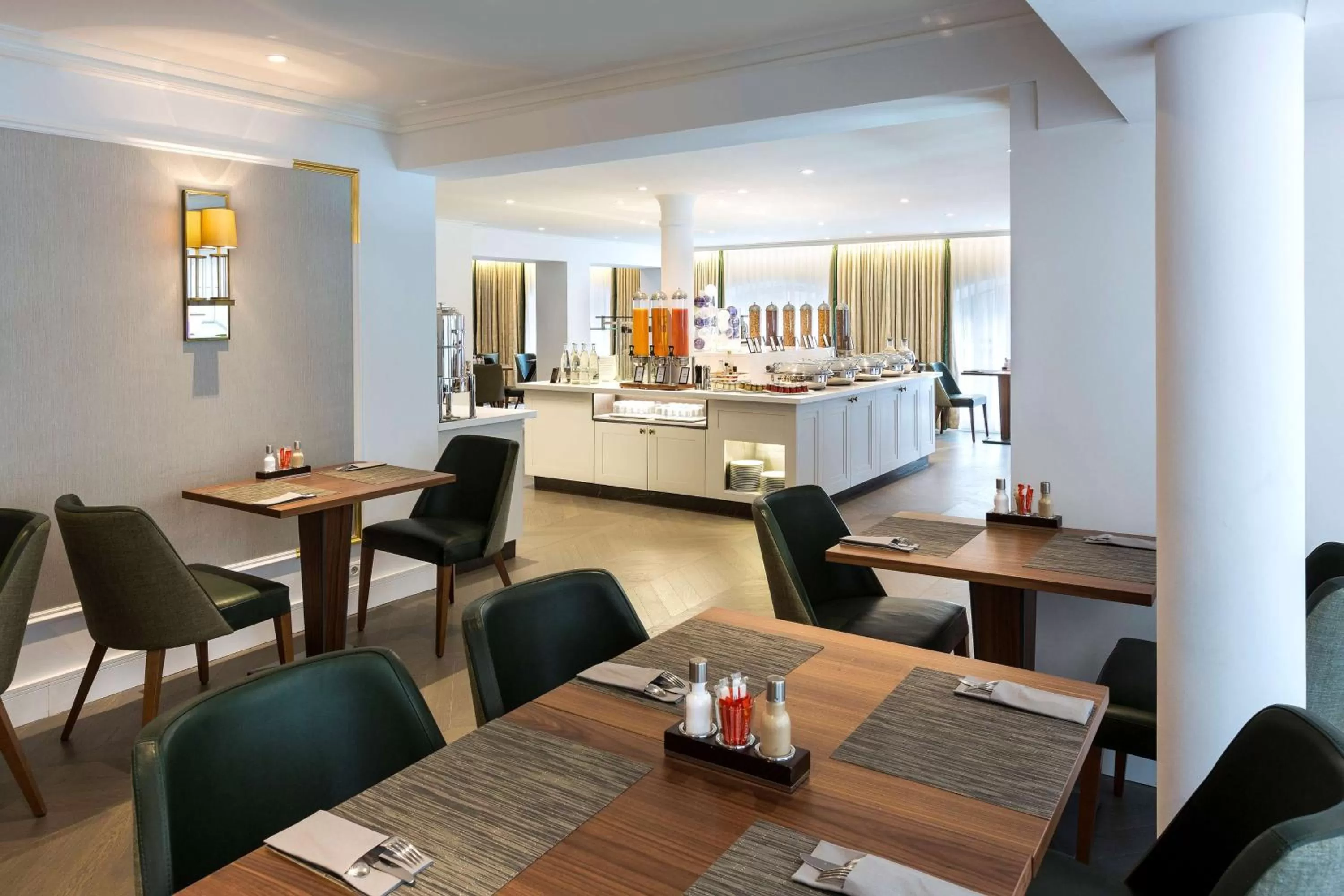 Dining area in Hilton Paris Opera