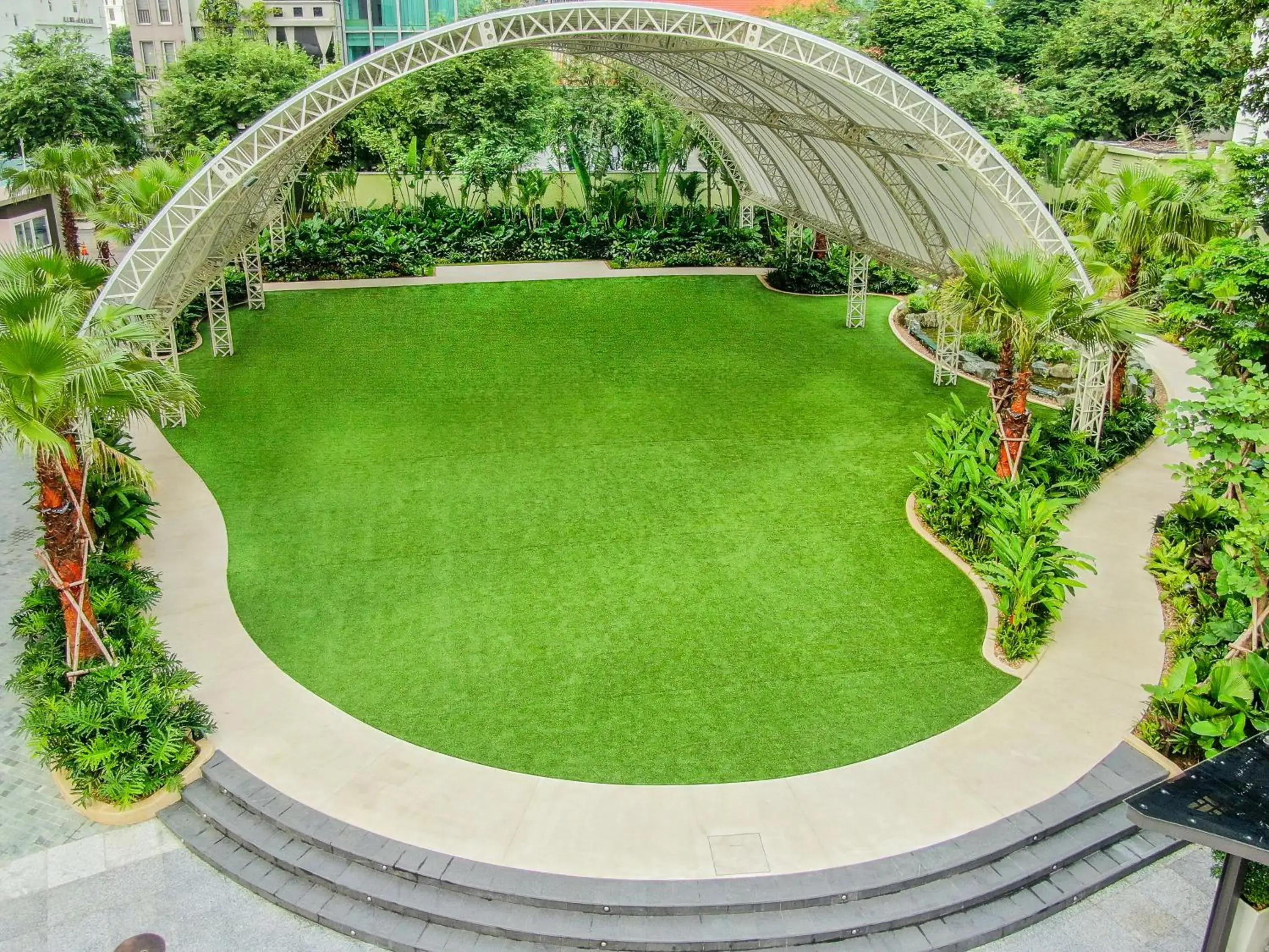 Garden, Swimming Pool in Lotte Hotel Saigon