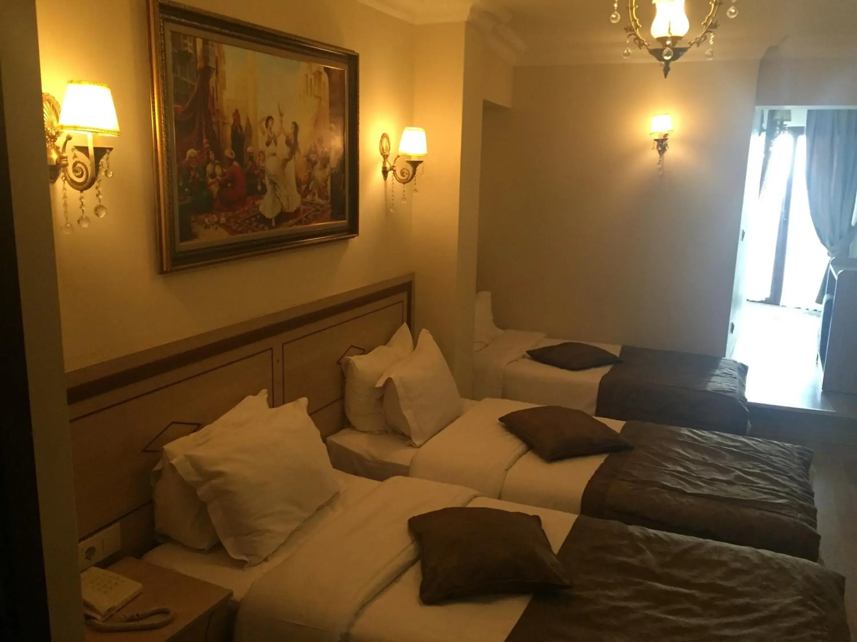 Photo of the whole room, Bed in Sultan Palace Hotel