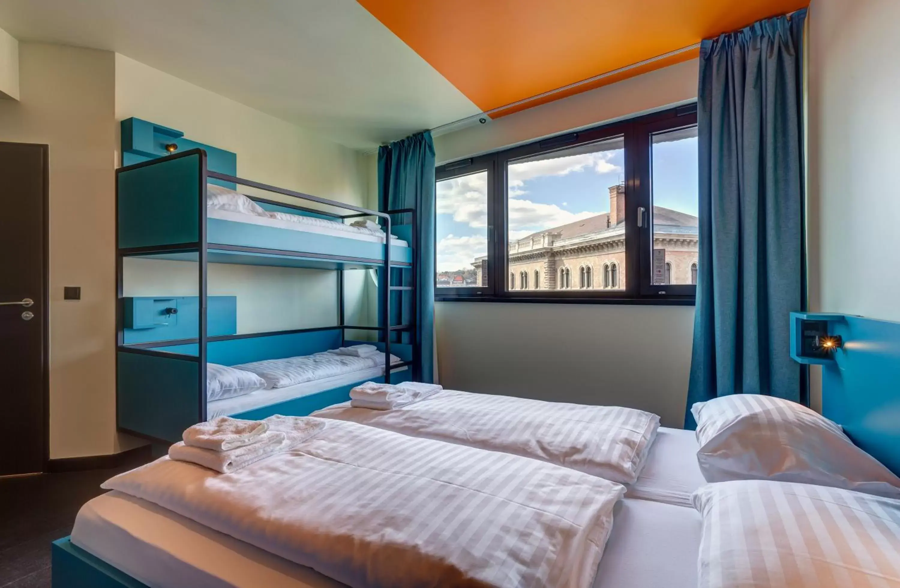 6-Bed Room in MEININGER Budapest Great Market Hall 6-Bed Room in MEININGER Budapest Great Market Hall