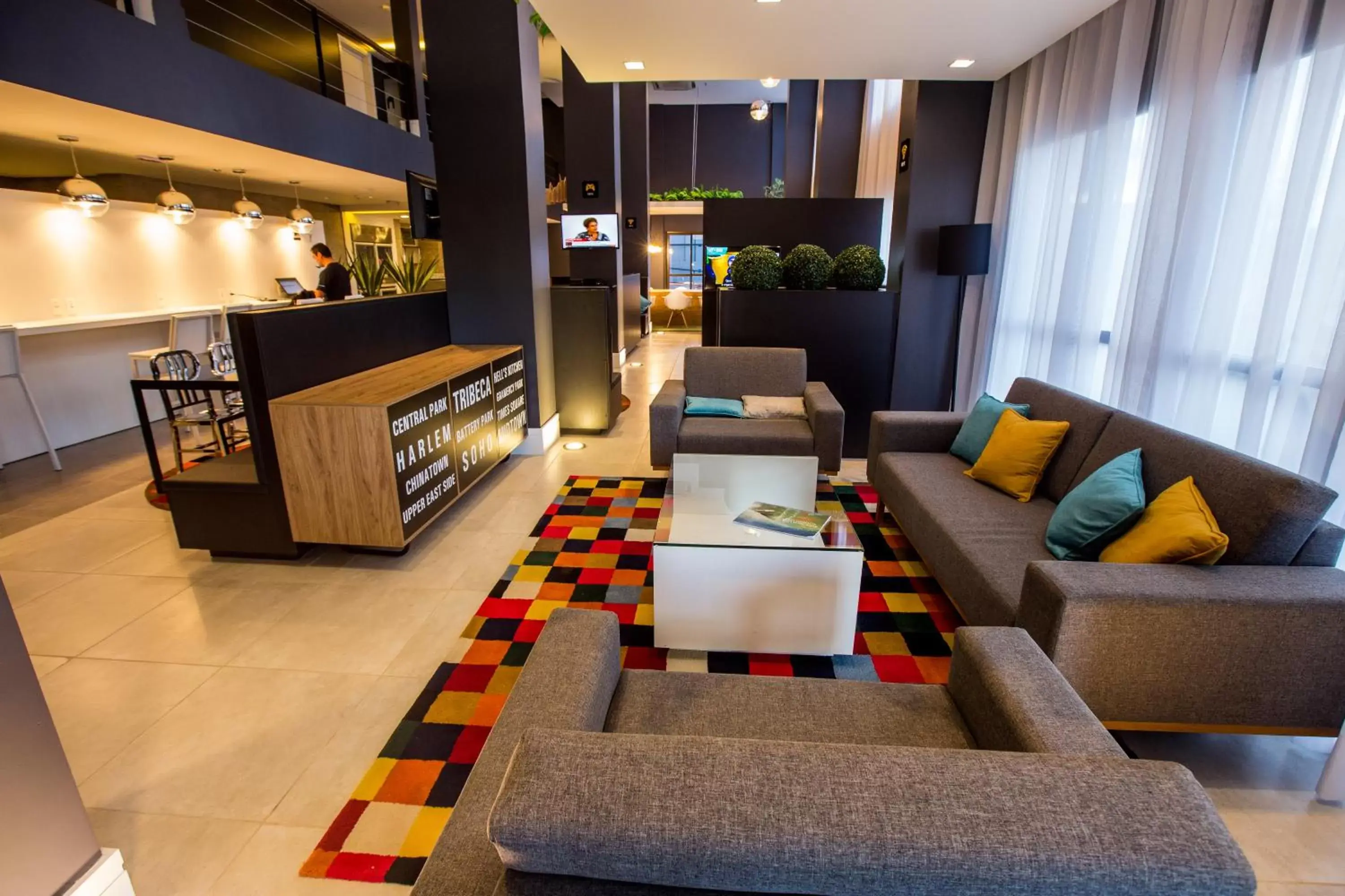 Communal lounge/ TV room in ibis Styles Parauapebas