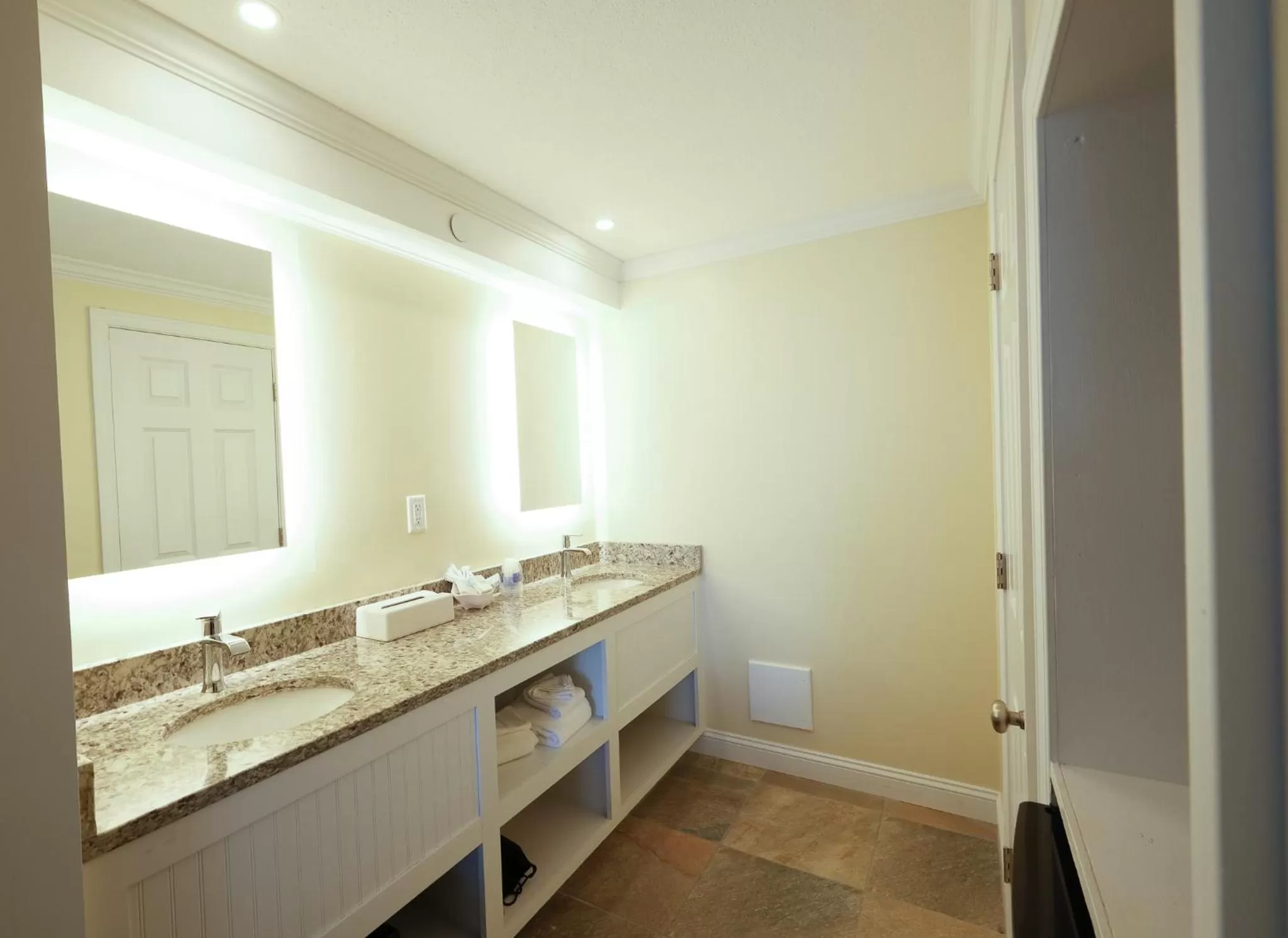 Bathroom in Norseman Resort on the Beach