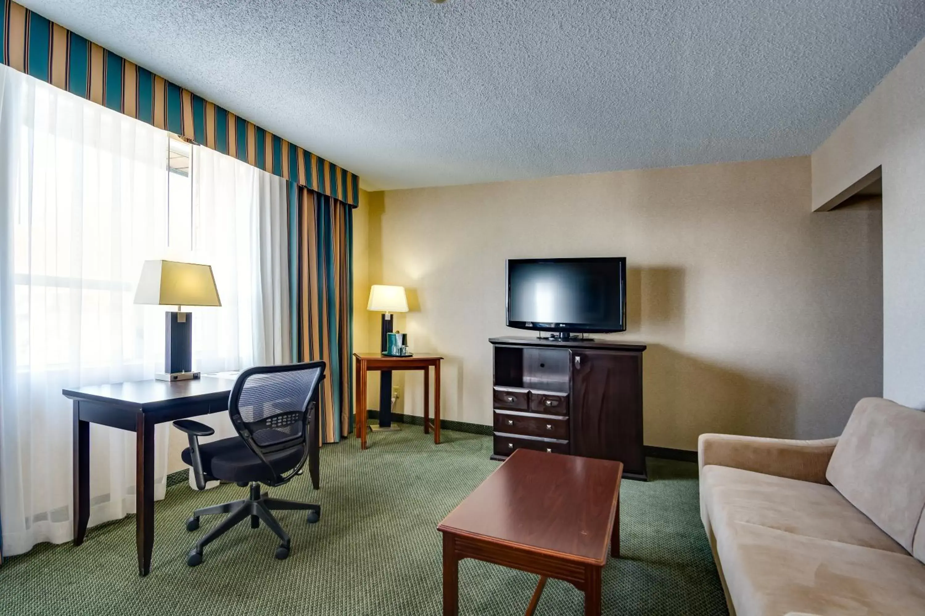 Living room in Sawridge Inn and Conference Centre Edmonton South