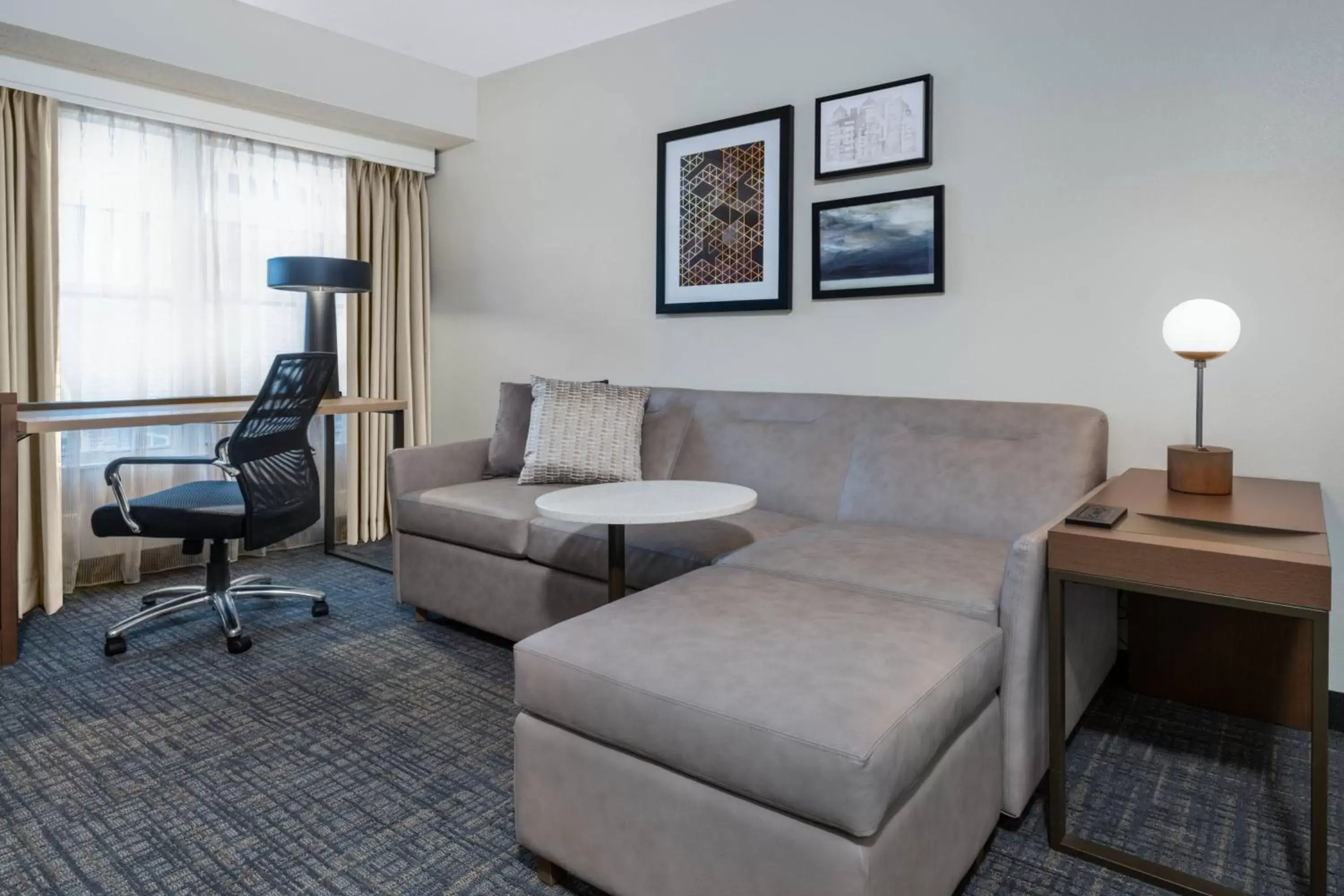 Photo of the whole room, Seating Area in Residence Inn Austin South