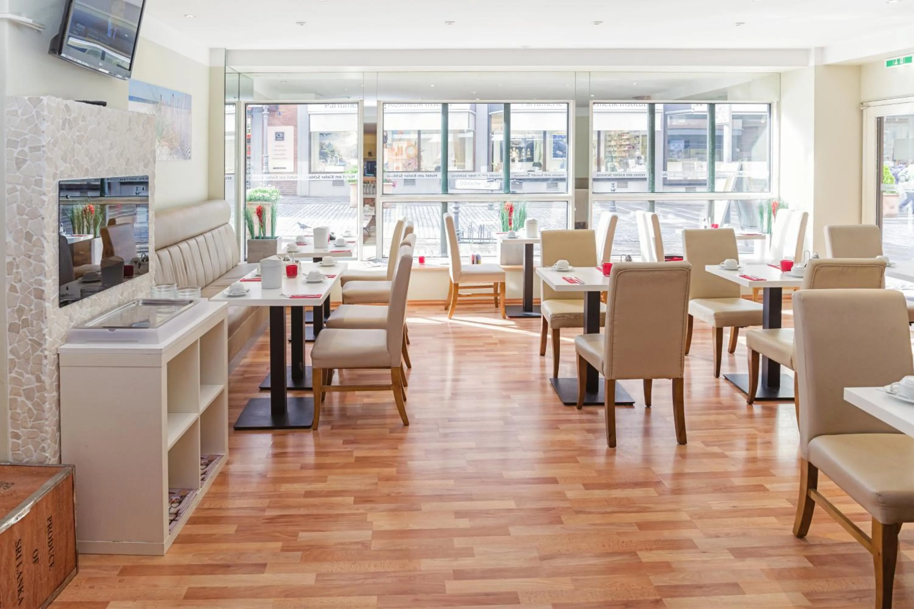 Restaurant/places to eat in Hotel am Kieler Schloss by Première Classe