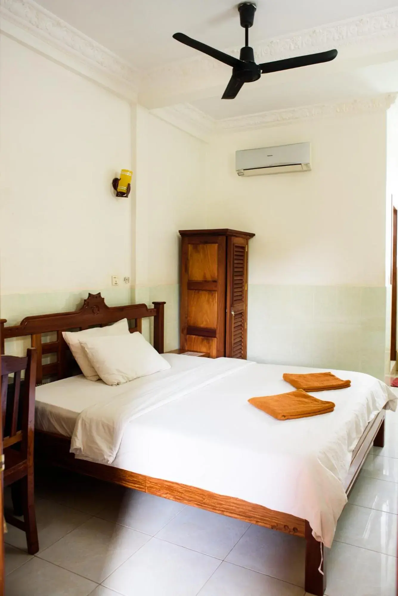 Bed in Jasmine Lodge Siem Reap